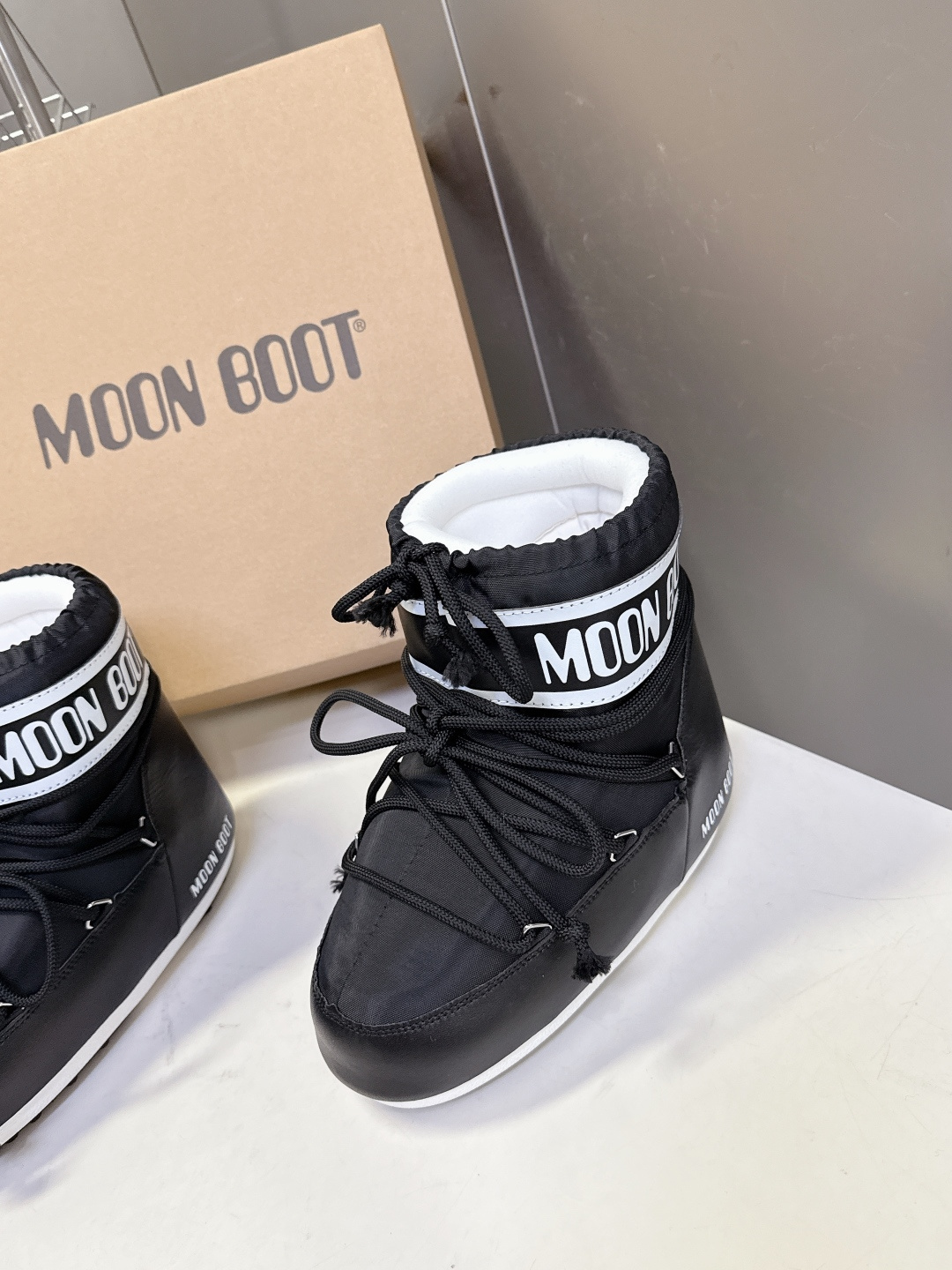 Moon Boot 秋冬最新款雪地靴 丑萌滑雪鞋超多明星网红种草 秋冬滑雪必备款 现在有一款更另类的雪地