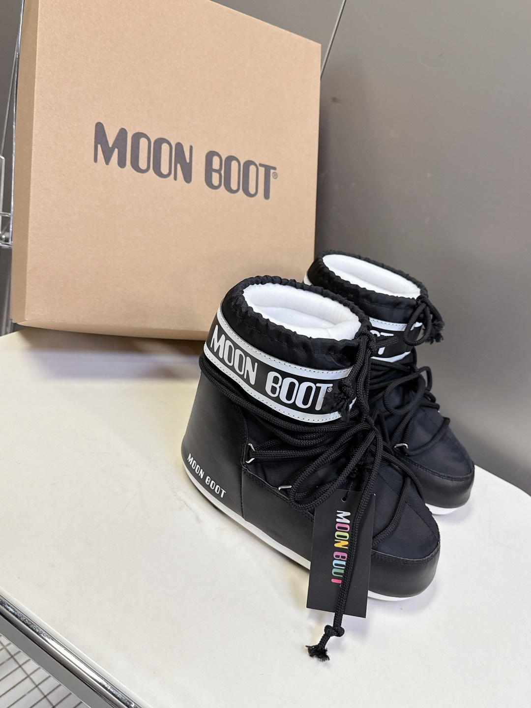 Moon Boot 秋冬最新款雪地靴 丑萌滑雪鞋超多明星网红种草 秋冬滑雪必备款 现在有一款更另类的雪地