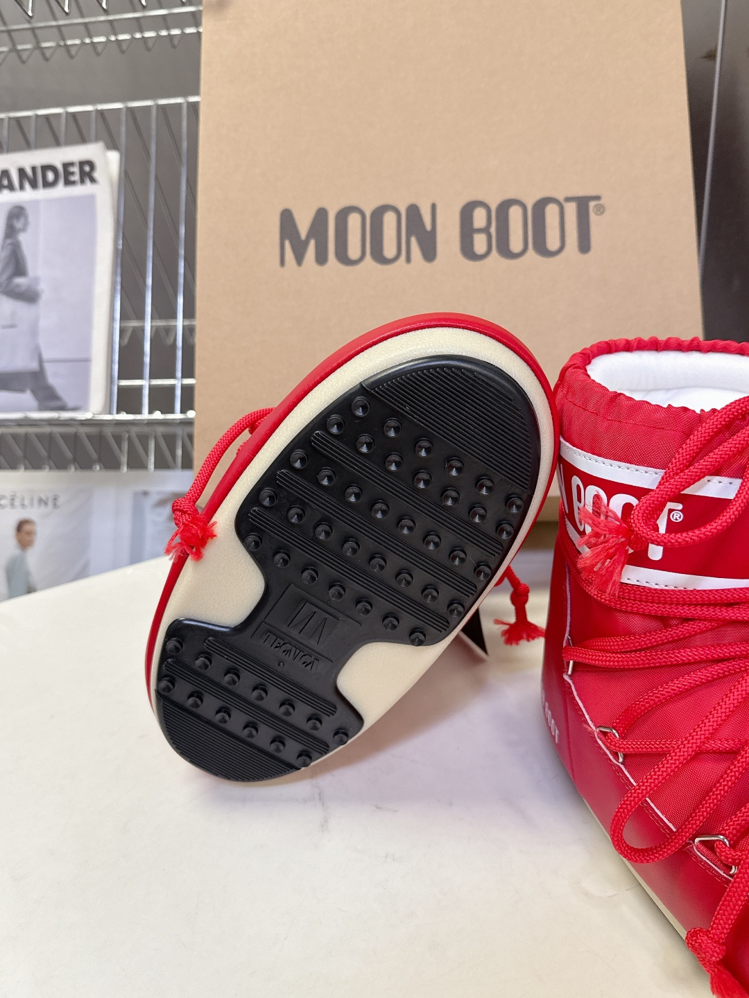 Moon Boot 秋冬最新款雪地靴 丑萌滑雪鞋超多明星网红种草 秋冬滑雪必备款 现在有一款更另类的雪地