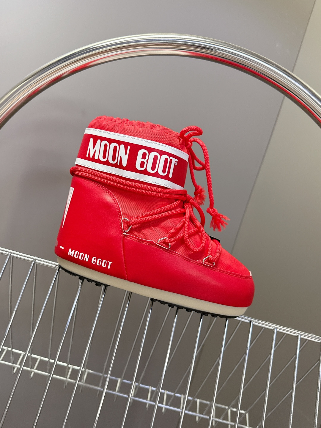 Moon Boot 秋冬最新款雪地靴 丑萌滑雪鞋超多明星网红种草 秋冬滑雪必备款 现在有一款更另类的雪地