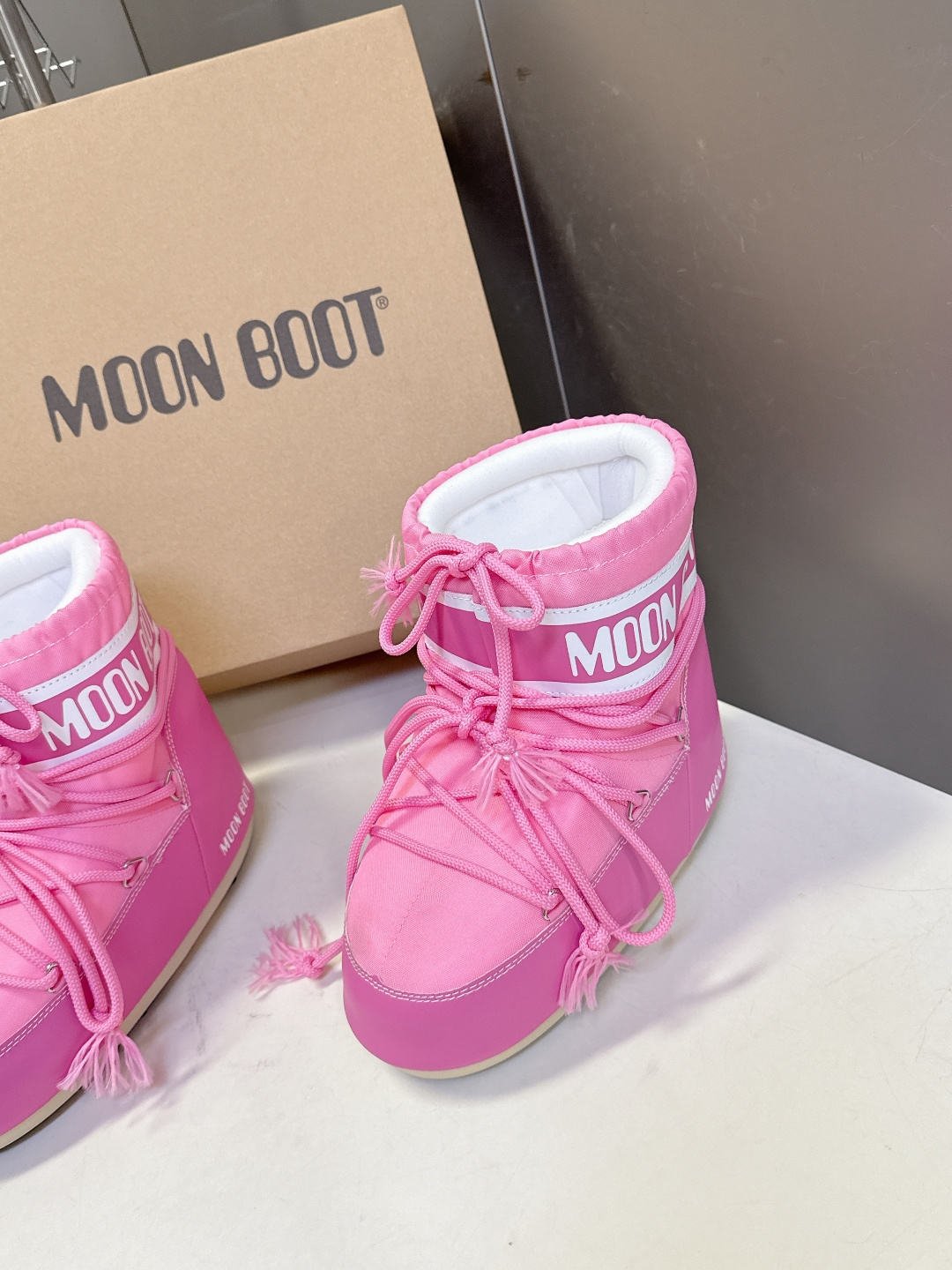 Moon Boot 秋冬最新款雪地靴 丑萌滑雪鞋超多明星网红种草 秋冬滑雪必备款 现在有一款更另类的雪地