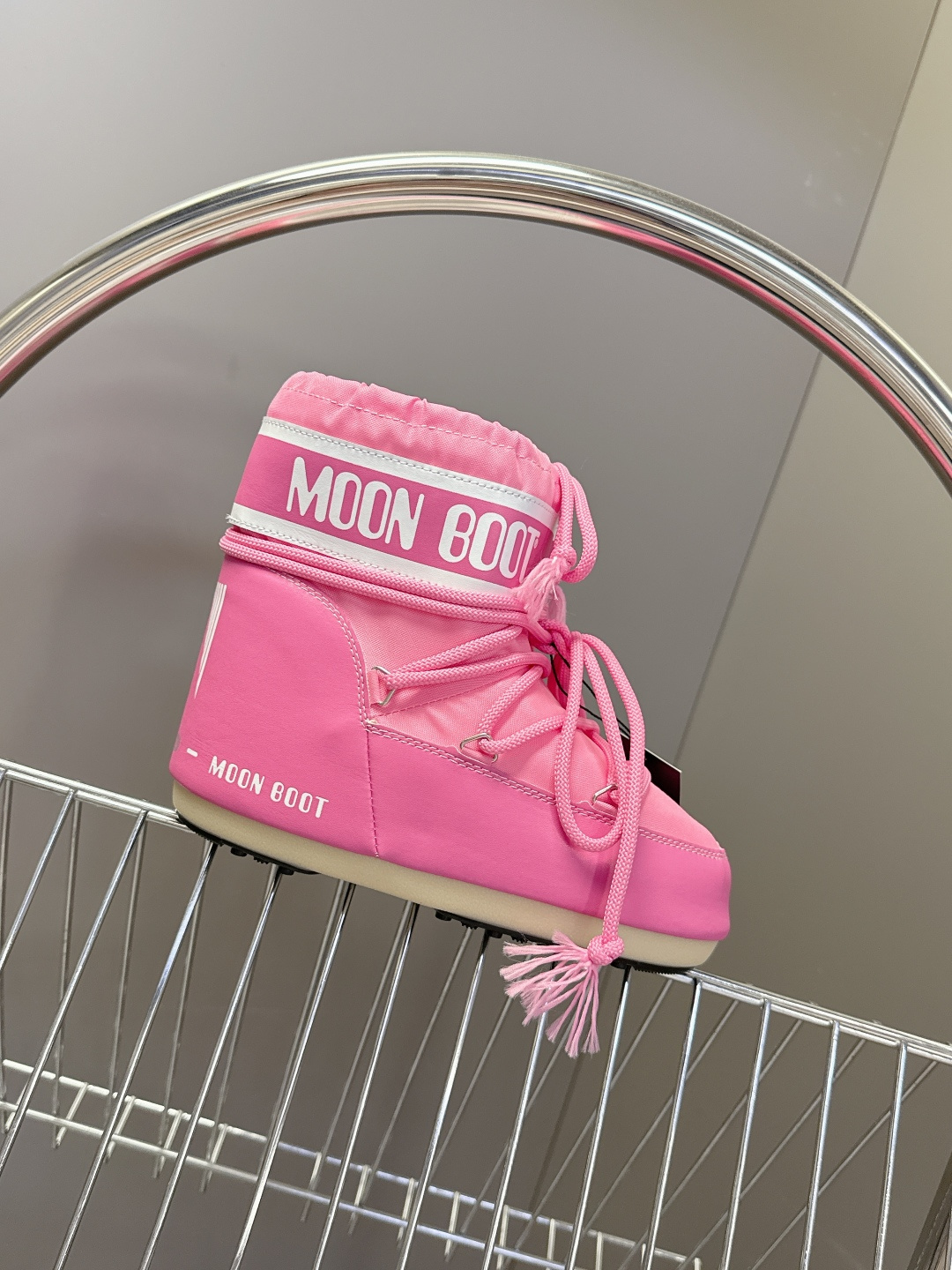 Moon Boot 秋冬最新款雪地靴 丑萌滑雪鞋超多明星网红种草 秋冬滑雪必备款 现在有一款更另类的雪地