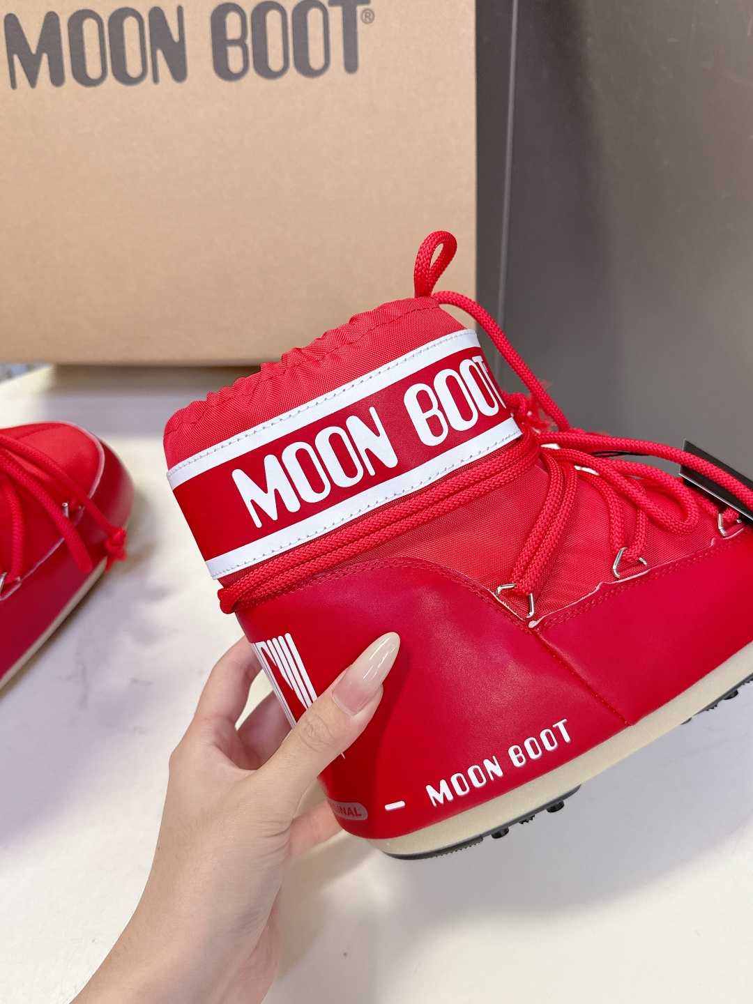 Moon Boot 秋冬最新款雪地靴 丑萌滑雪鞋超多明星网红种草 秋冬滑雪必备款 现在有一款更另类的雪地