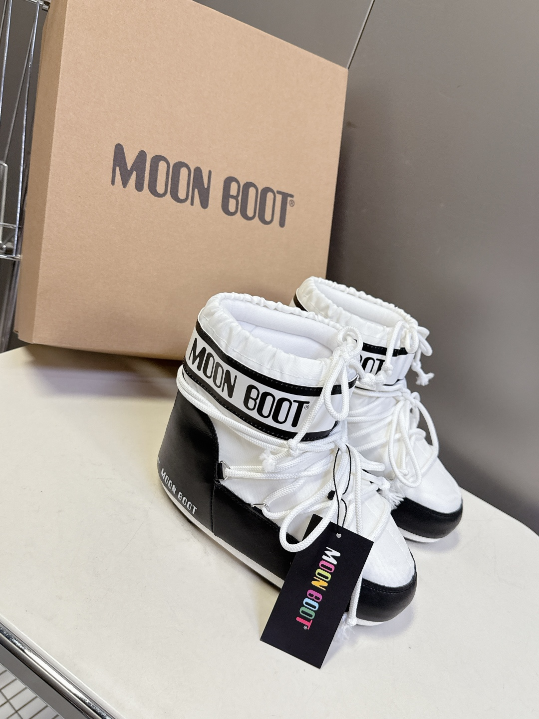 Moon Boot 秋冬最新款雪地靴 丑萌滑雪鞋超多明星网红种草 秋冬滑雪必备款 现在有一款更另类的雪地