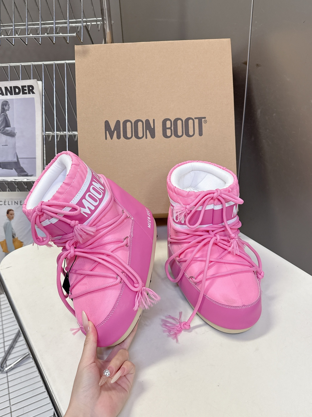 Moon Boot 秋冬最新款雪地靴 丑萌滑雪鞋超多明星网红种草 秋冬滑雪必备款 现在有一款更另类的雪地