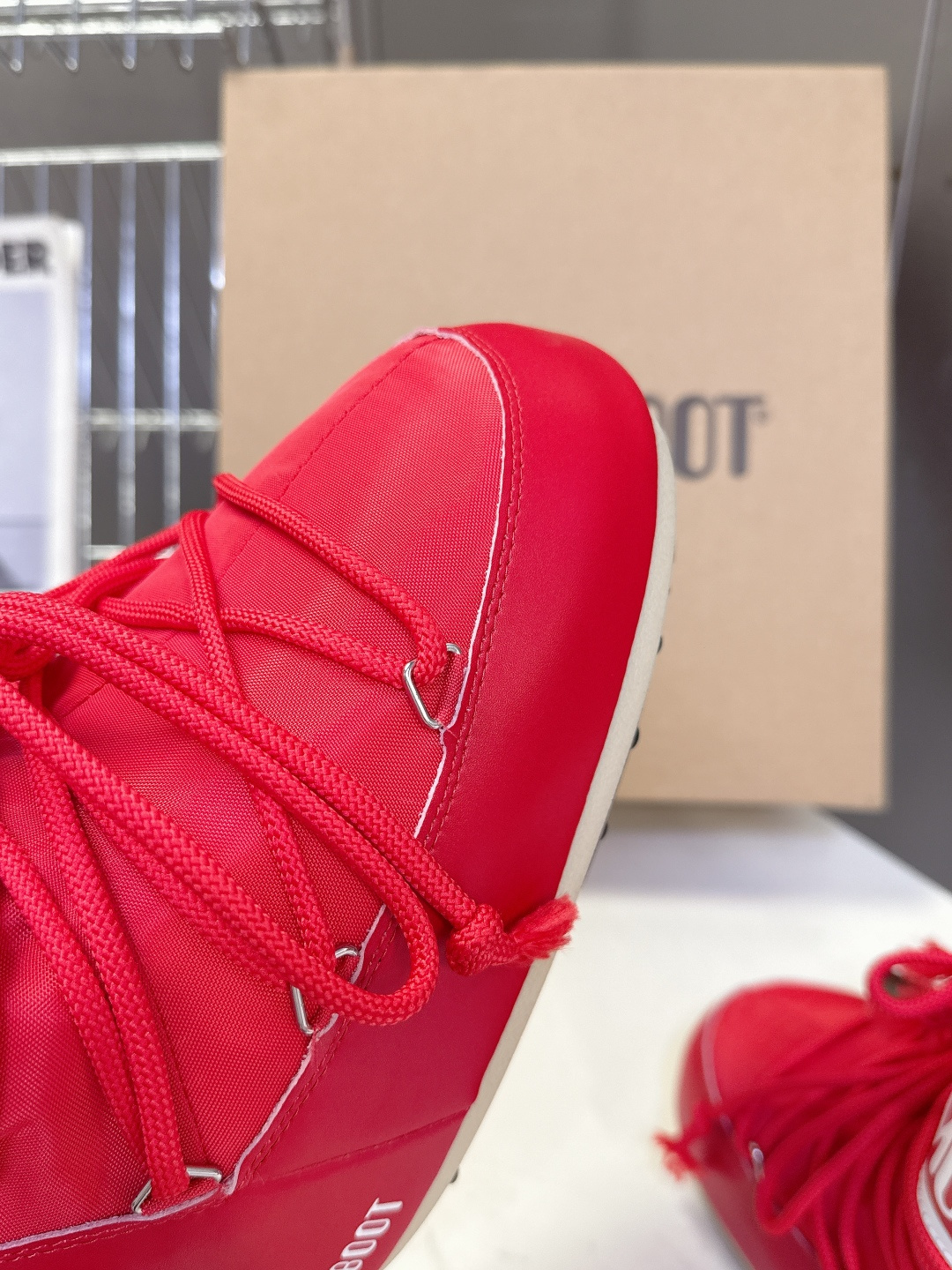 Moon Boot 秋冬最新款雪地靴 丑萌滑雪鞋超多明星网红种草 秋冬滑雪必备款 现在有一款更另类的雪地