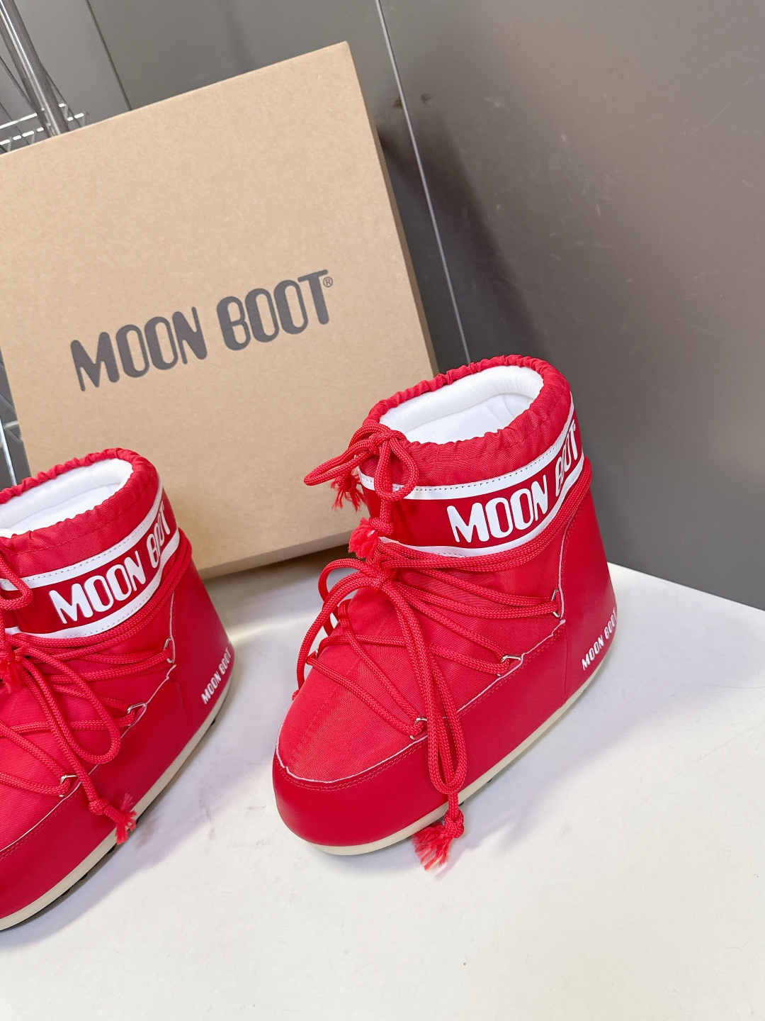 Moon Boot 秋冬最新款雪地靴 丑萌滑雪鞋超多明星网红种草 秋冬滑雪必备款 现在有一款更另类的雪地