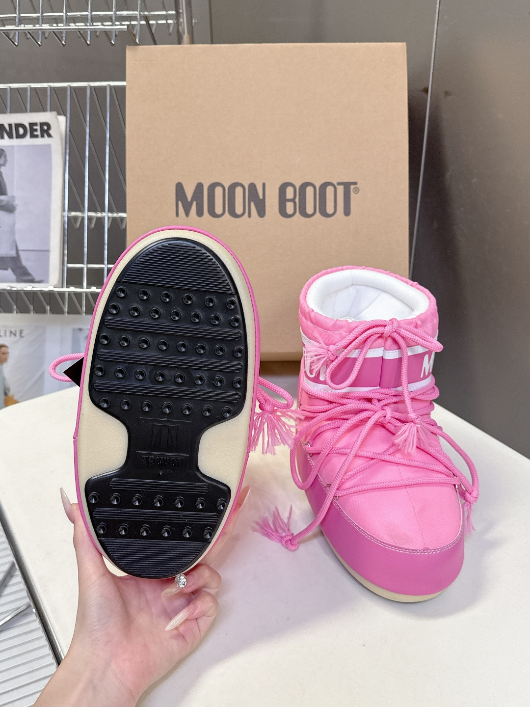 Moon Boot 秋冬最新款雪地靴 丑萌滑雪鞋超多明星网红种草 秋冬滑雪必备款 现在有一款更另类的雪地