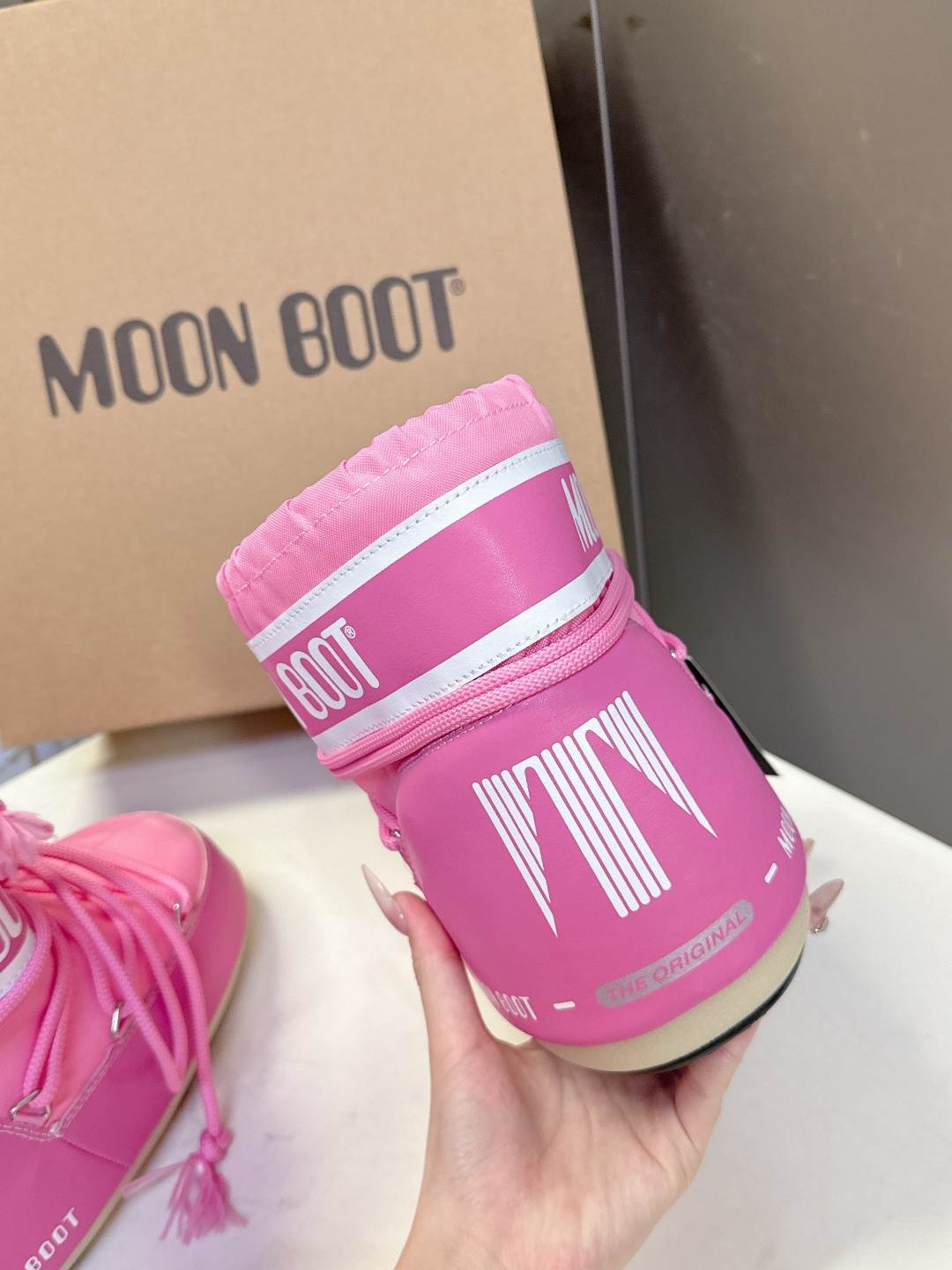 Moon Boot 秋冬最新款雪地靴 丑萌滑雪鞋超多明星网红种草 秋冬滑雪必备款 现在有一款更另类的雪地