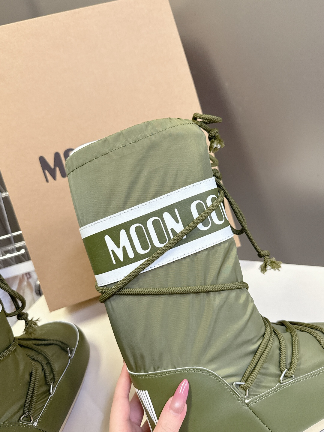 Moon Boot 秋冬最新款雪地靴 丑萌滑雪鞋超多明星网红种草 秋冬滑雪必备款 现在有一款更另类的雪地