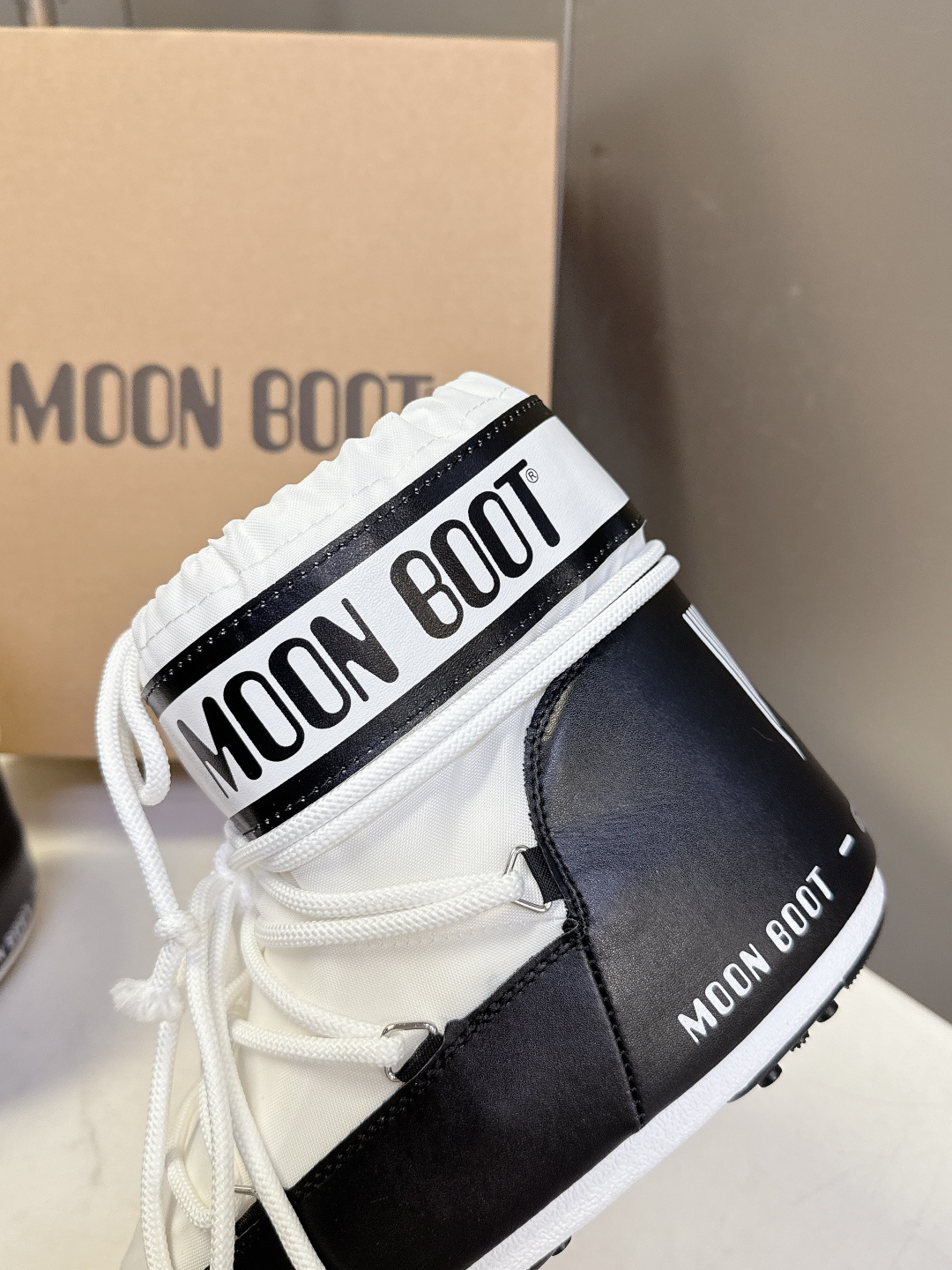 Moon Boot 秋冬最新款雪地靴 丑萌滑雪鞋超多明星网红种草 秋冬滑雪必备款 现在有一款更另类的雪地