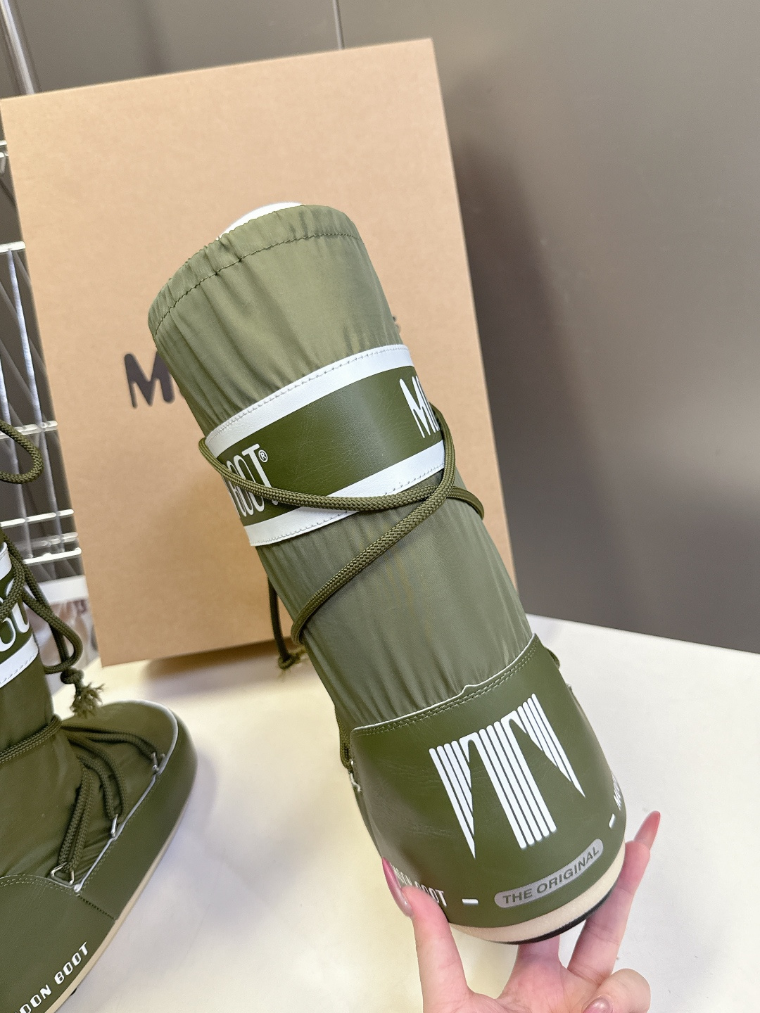 Moon Boot 秋冬最新款雪地靴 丑萌滑雪鞋超多明星网红种草 秋冬滑雪必备款 现在有一款更另类的雪地