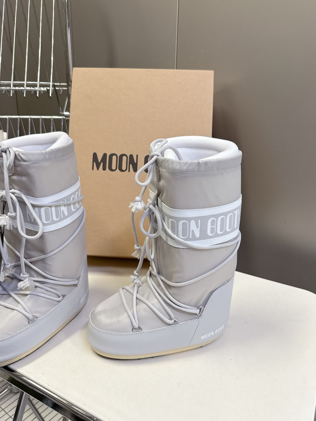 Moon Boot 秋冬最新款雪地靴 丑萌滑雪鞋超多明星网红种草 秋冬滑雪必备款 现在有一款更另类的雪地