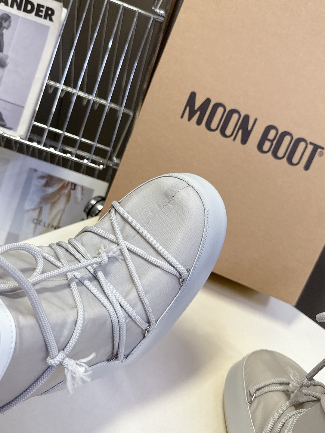Moon Boot 秋冬最新款雪地靴 丑萌滑雪鞋超多明星网红种草 秋冬滑雪必备款 现在有一款更另类的雪地
