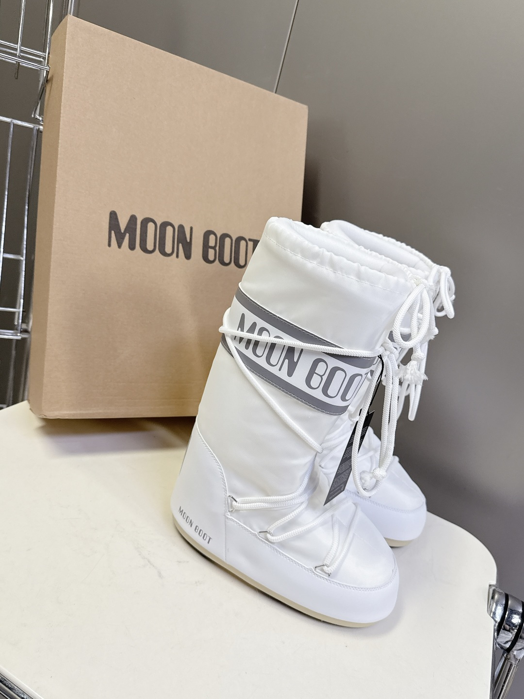 Moon Boot 秋冬最新款雪地靴 丑萌滑雪鞋超多明星网红种草 秋冬滑雪必备款 现在有一款更另类的雪地