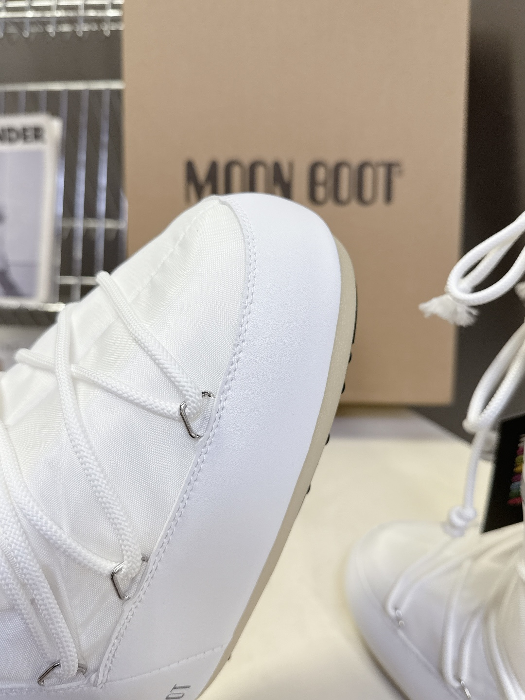 Moon Boot 秋冬最新款雪地靴 丑萌滑雪鞋超多明星网红种草 秋冬滑雪必备款 现在有一款更另类的雪地