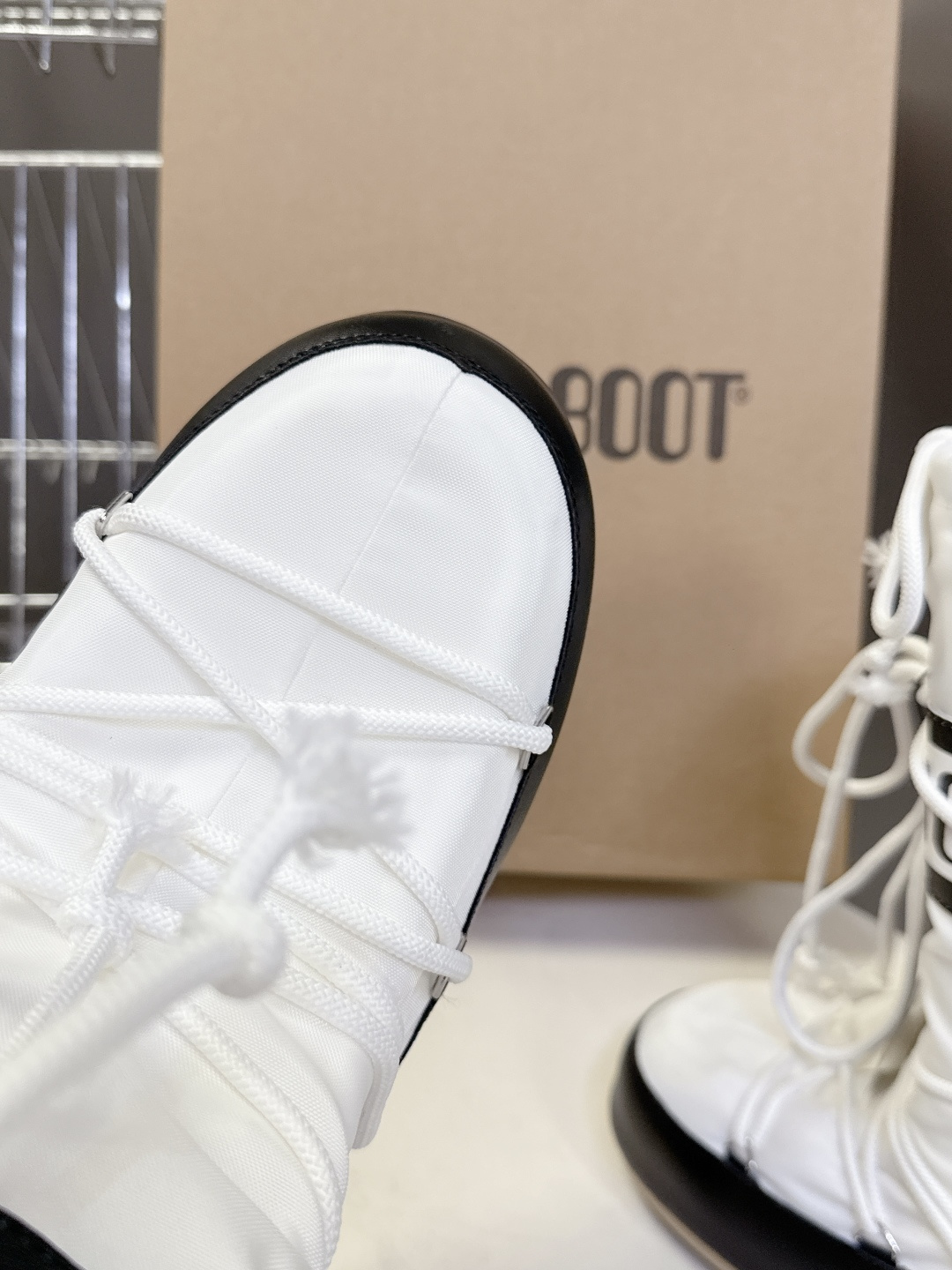 Moon Boot 秋冬最新款雪地靴 丑萌滑雪鞋超多明星网红种草 秋冬滑雪必备款 现在有一款更另类的雪地