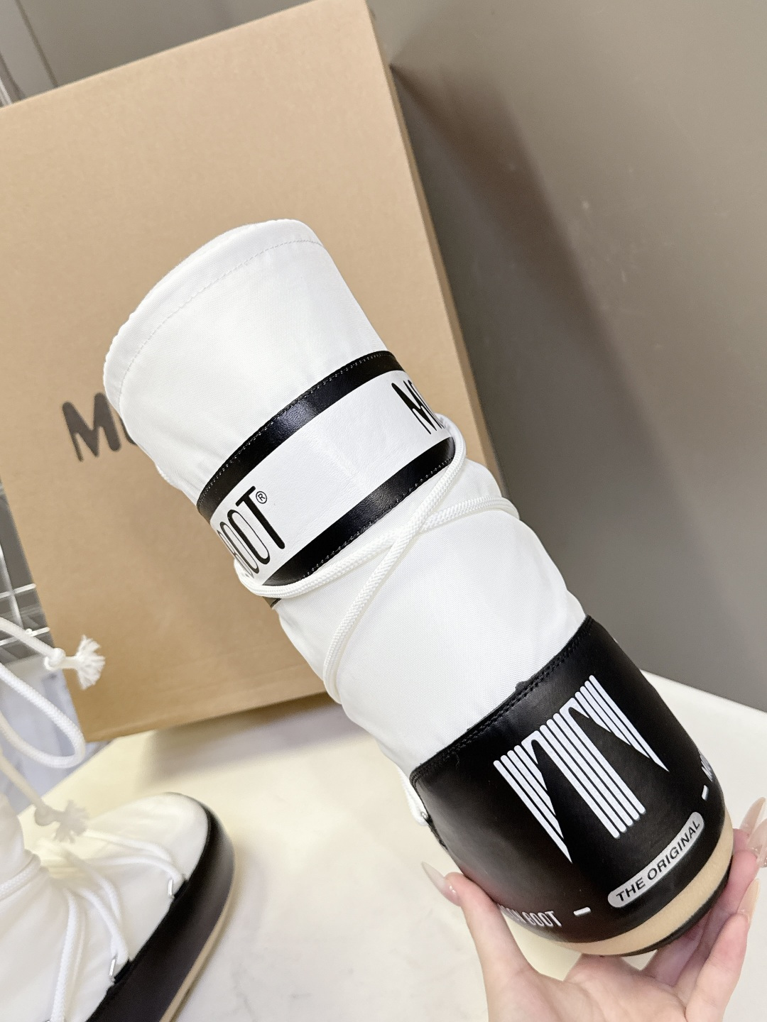 Moon Boot 秋冬最新款雪地靴 丑萌滑雪鞋超多明星网红种草 秋冬滑雪必备款 现在有一款更另类的雪地