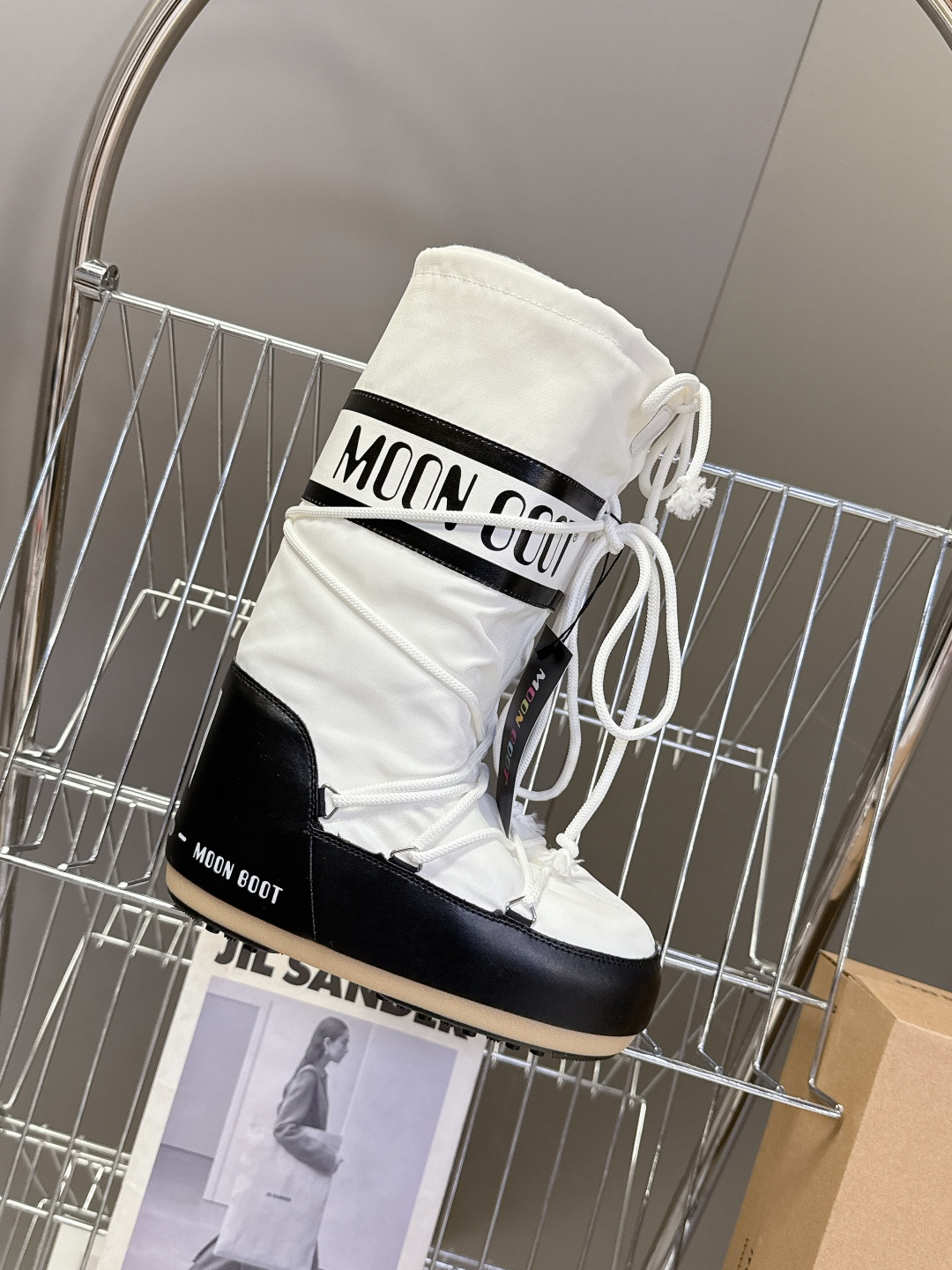 Moon Boot 秋冬最新款雪地靴 丑萌滑雪鞋超多明星网红种草 秋冬滑雪必备款 现在有一款更另类的雪地