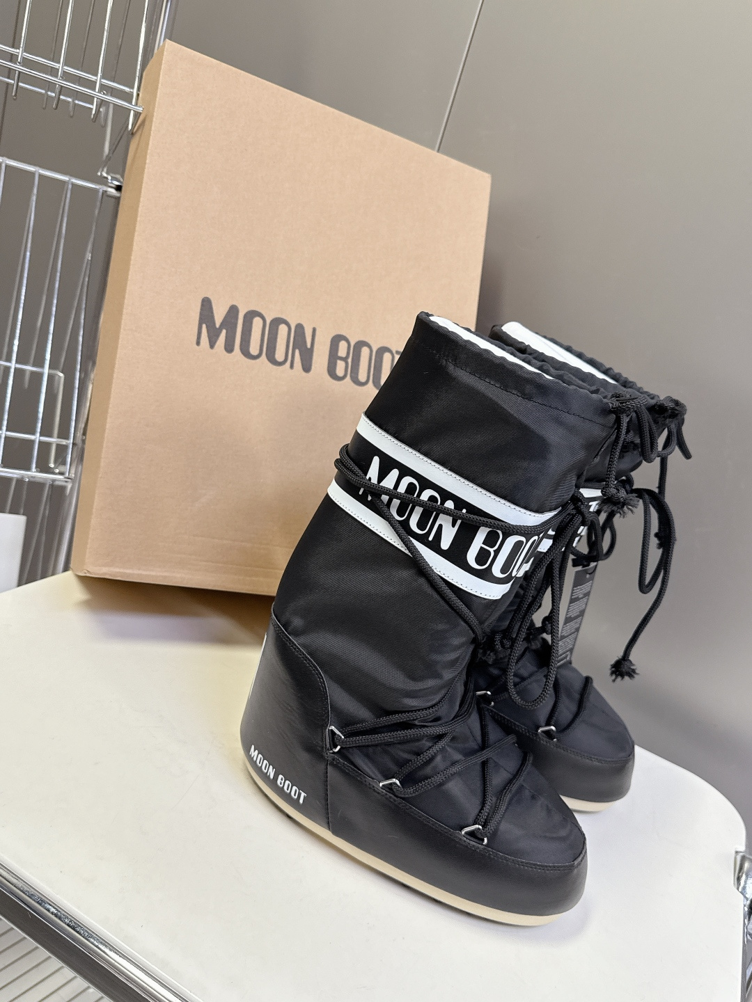 Moon Boot 秋冬最新款雪地靴 丑萌滑雪鞋超多明星网红种草 秋冬滑雪必备款 现在有一款更另类的雪地