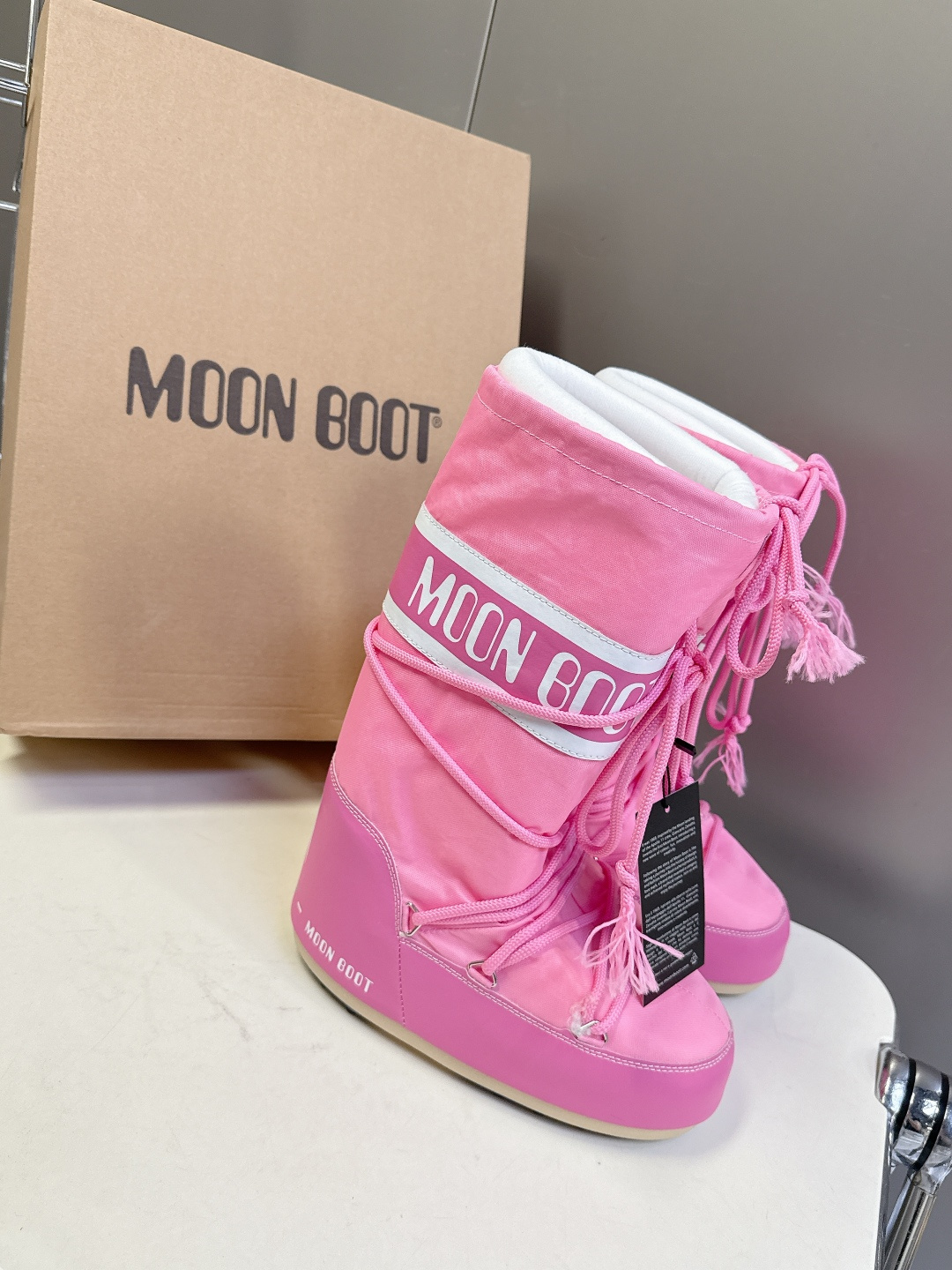 Moon Boot 秋冬最新款雪地靴 丑萌滑雪鞋超多明星网红种草 秋冬滑雪必备款 现在有一款更另类的雪地