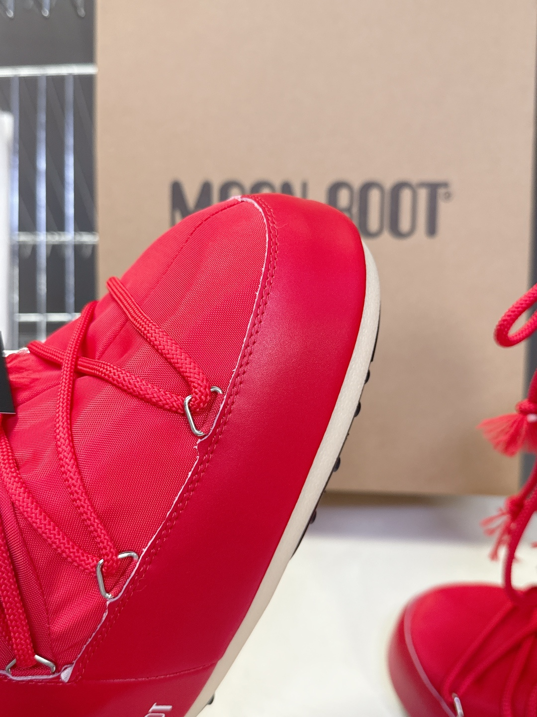 Moon Boot 秋冬最新款雪地靴 丑萌滑雪鞋超多明星网红种草 秋冬滑雪必备款 现在有一款更另类的雪地