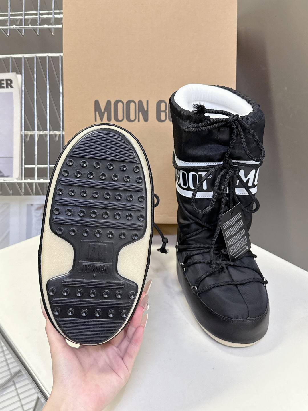 Moon Boot 秋冬最新款雪地靴 丑萌滑雪鞋超多明星网红种草 秋冬滑雪必备款 现在有一款更另类的雪地