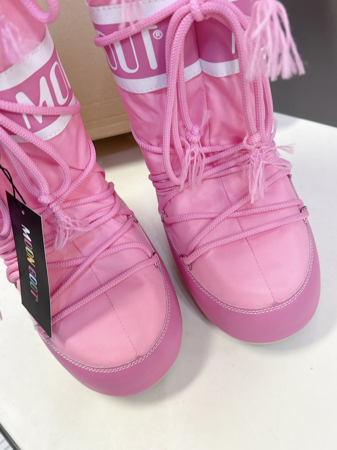 Moon Boot 秋冬最新款雪地靴 丑萌滑雪鞋超多明星网红种草 秋冬滑雪必备款 现在有一款更另类的雪地