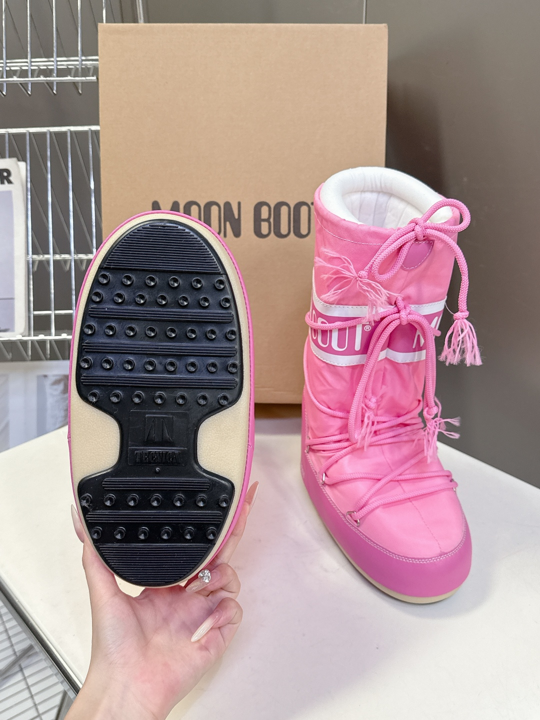 Moon Boot 秋冬最新款雪地靴 丑萌滑雪鞋超多明星网红种草 秋冬滑雪必备款 现在有一款更另类的雪地