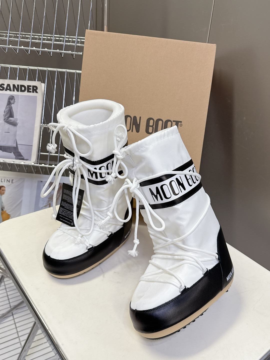 Moon Boot 秋冬最新款雪地靴 丑萌滑雪鞋超多明星网红种草 秋冬滑雪必备款 现在有一款更另类的雪地