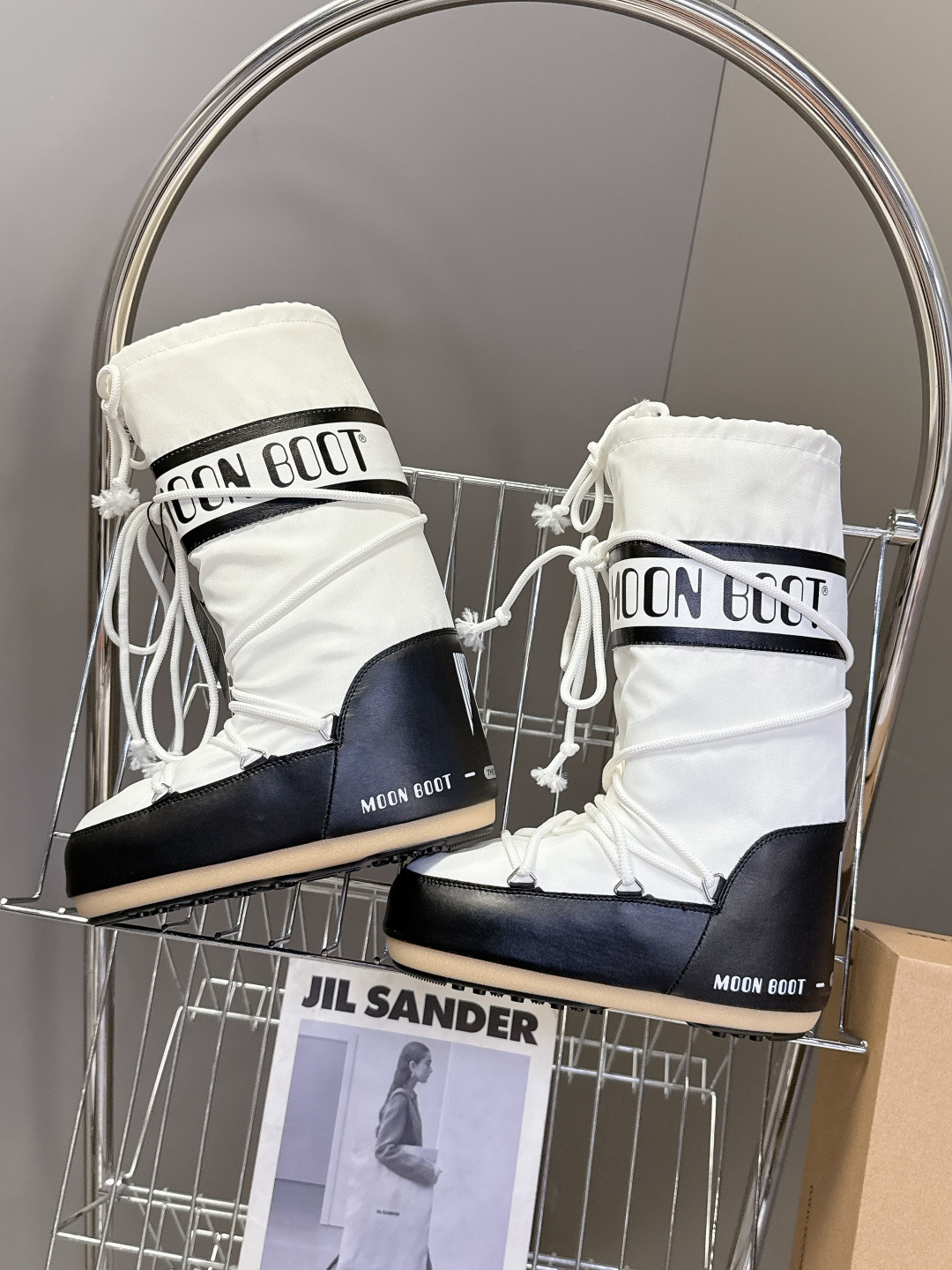 Moon Boot 秋冬最新款雪地靴 丑萌滑雪鞋超多明星网红种草 秋冬滑雪必备款 现在有一款更另类的雪地