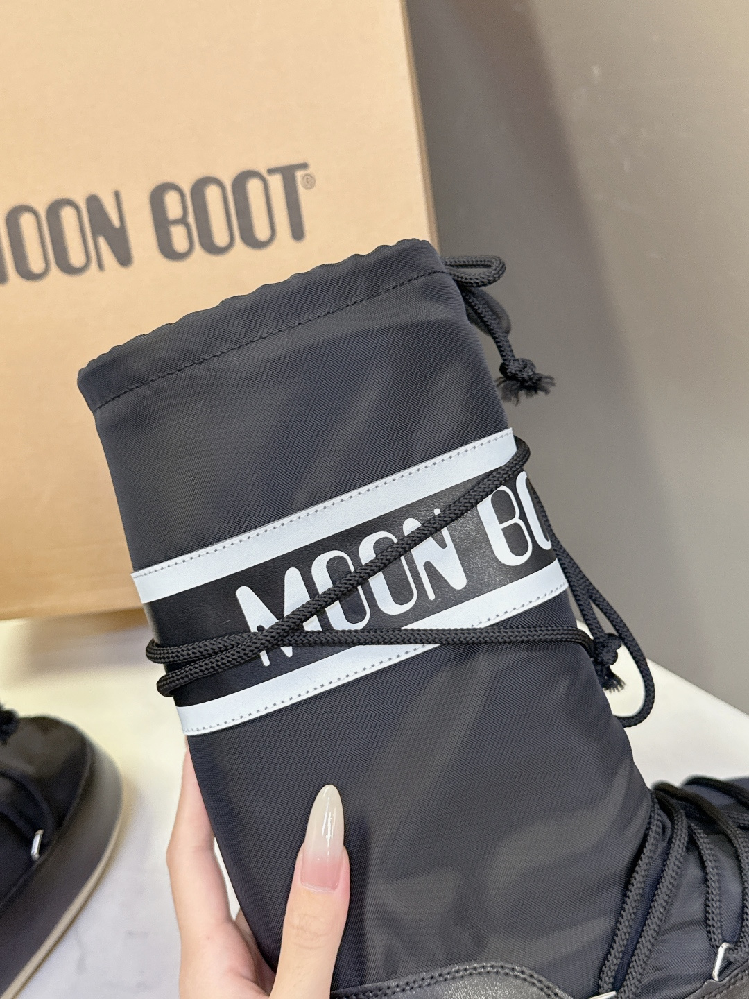 Moon Boot 秋冬最新款雪地靴 丑萌滑雪鞋超多明星网红种草 秋冬滑雪必备款 现在有一款更另类的雪地