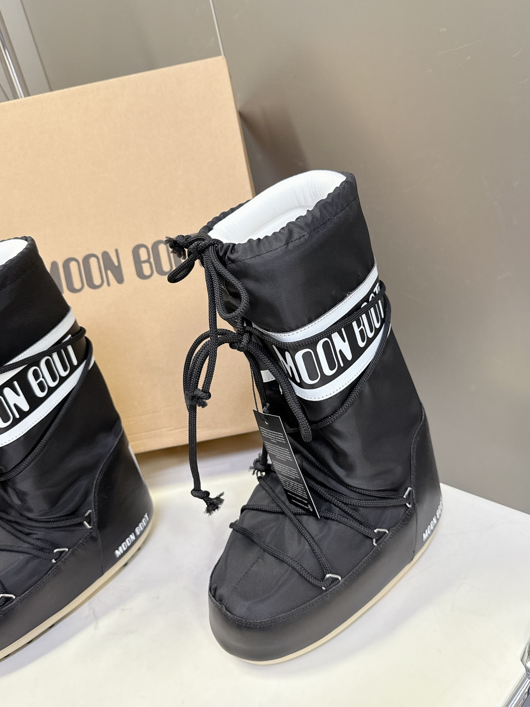 Moon Boot 秋冬最新款雪地靴 丑萌滑雪鞋超多明星网红种草 秋冬滑雪必备款 现在有一款更另类的雪地