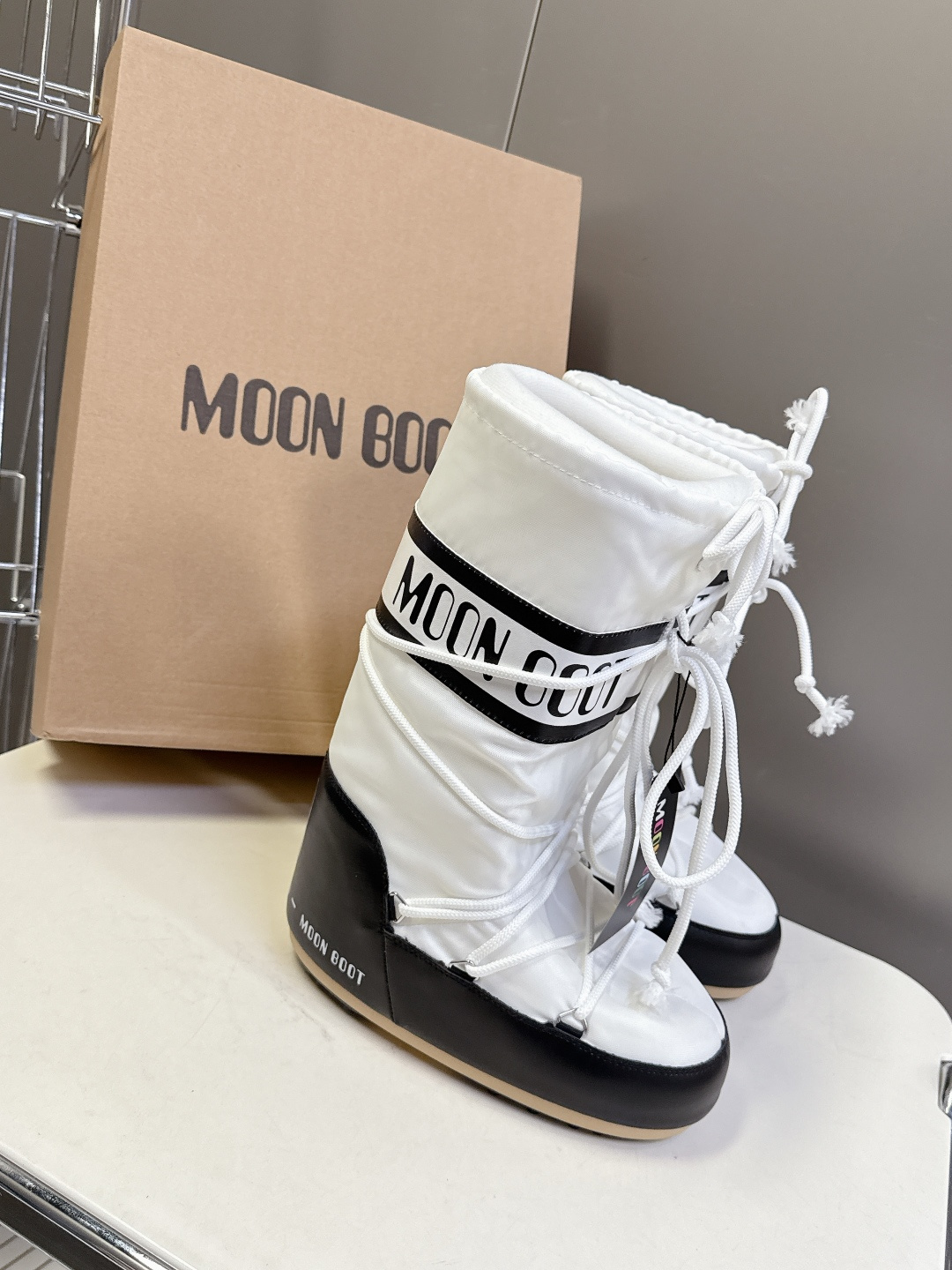 Moon Boot 秋冬最新款雪地靴 丑萌滑雪鞋超多明星网红种草 秋冬滑雪必备款 现在有一款更另类的雪地