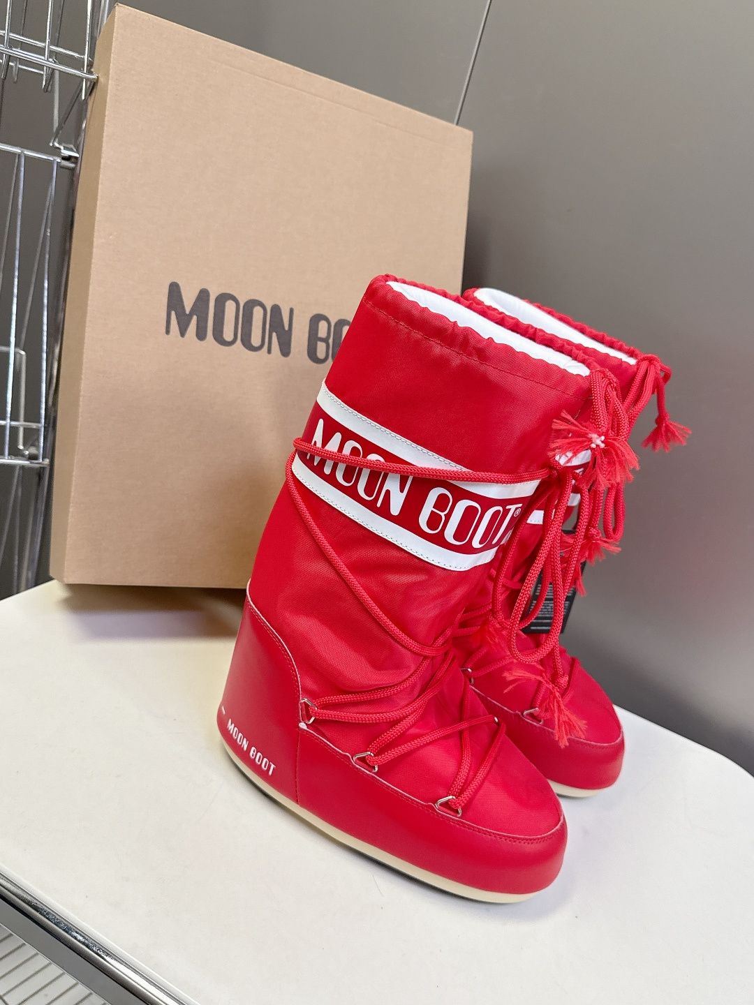 Moon Boot 秋冬最新款雪地靴 丑萌滑雪鞋超多明星网红种草 秋冬滑雪必备款 现在有一款更另类的雪地