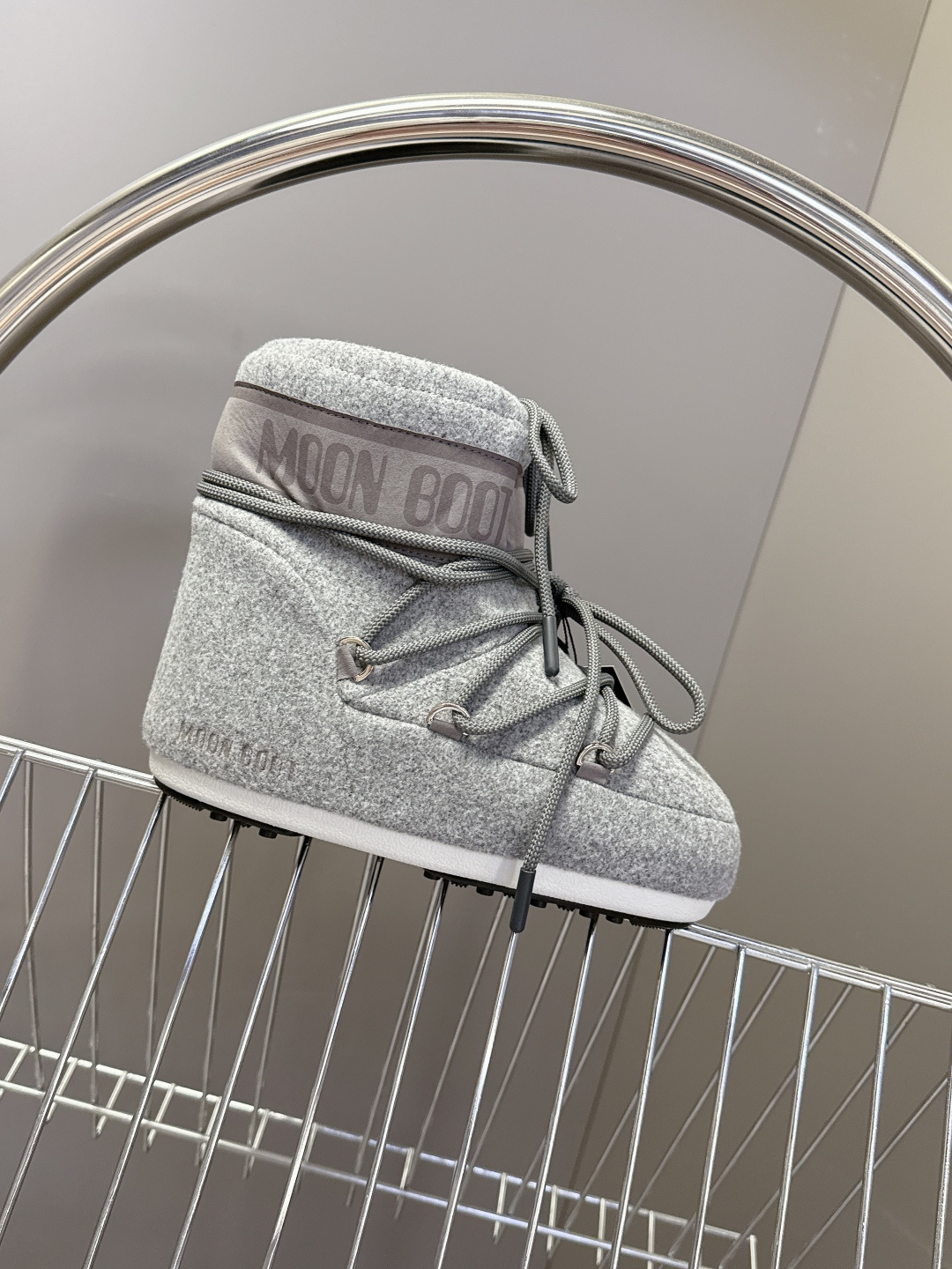 Moon Boot 秋冬最新款雪地靴 丑萌滑雪鞋超多明星网红种草 秋冬滑雪必备款 现在有一款更另类的雪地