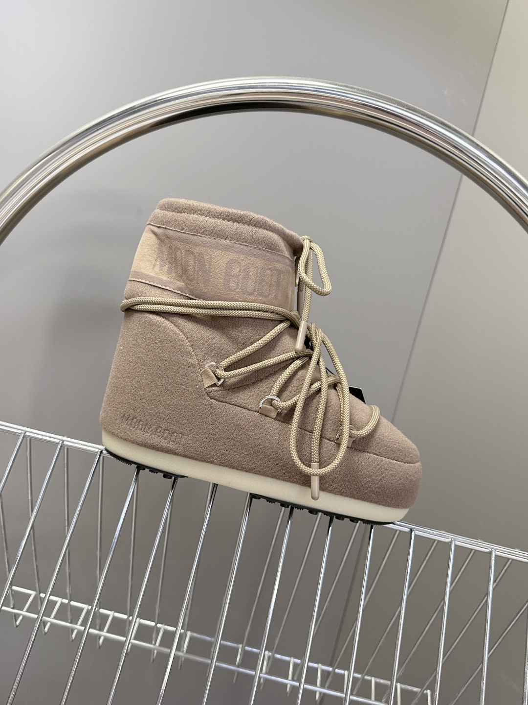 Moon Boot 秋冬最新款雪地靴 丑萌滑雪鞋超多明星网红种草 秋冬滑雪必备款 现在有一款更另类的雪地