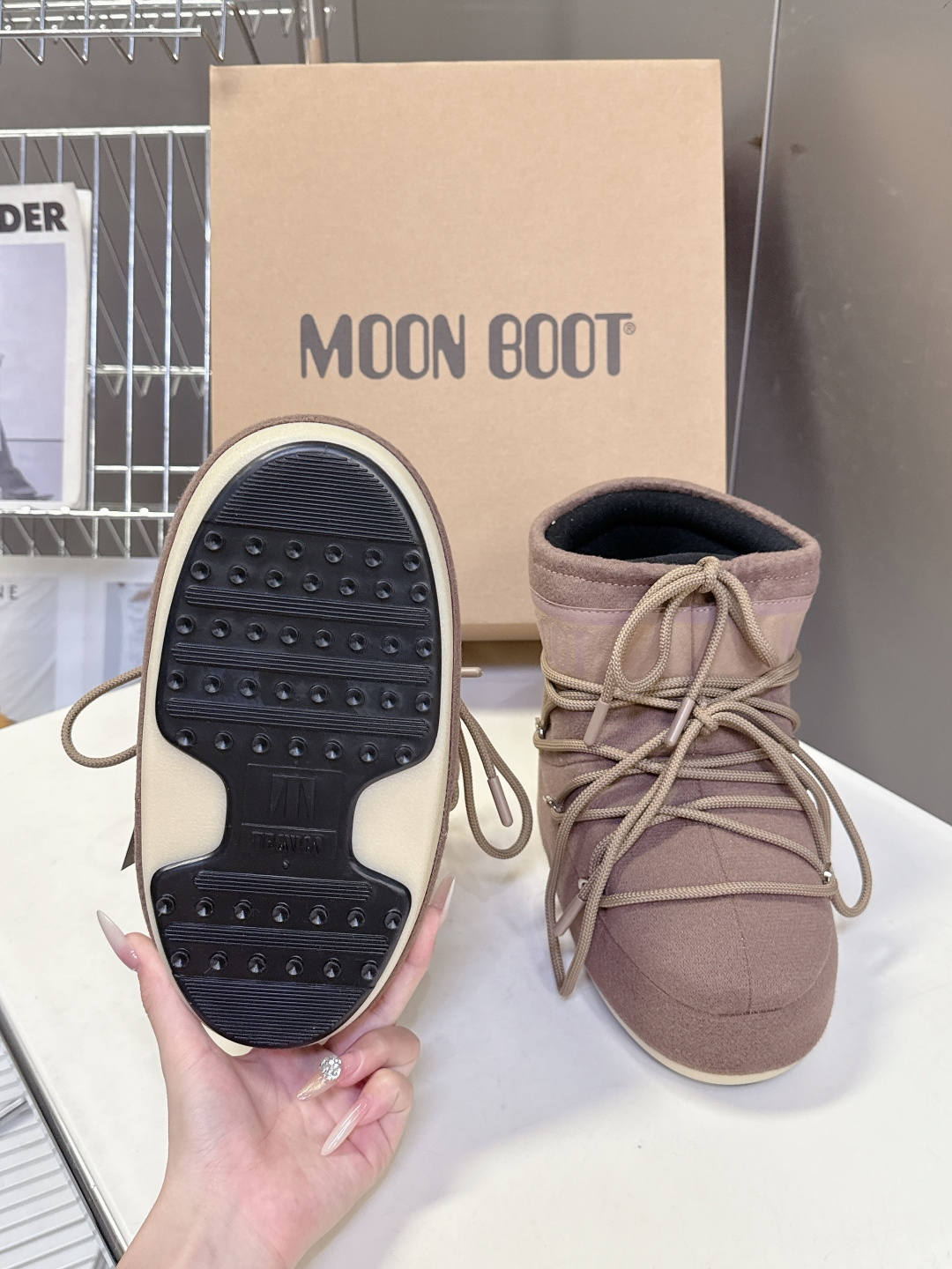 Moon Boot 秋冬最新款雪地靴 丑萌滑雪鞋超多明星网红种草 秋冬滑雪必备款 现在有一款更另类的雪地