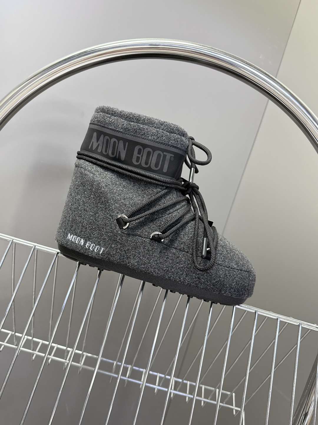 Moon Boot 秋冬最新款雪地靴 丑萌滑雪鞋超多明星网红种草 秋冬滑雪必备款 现在有一款更另类的雪地