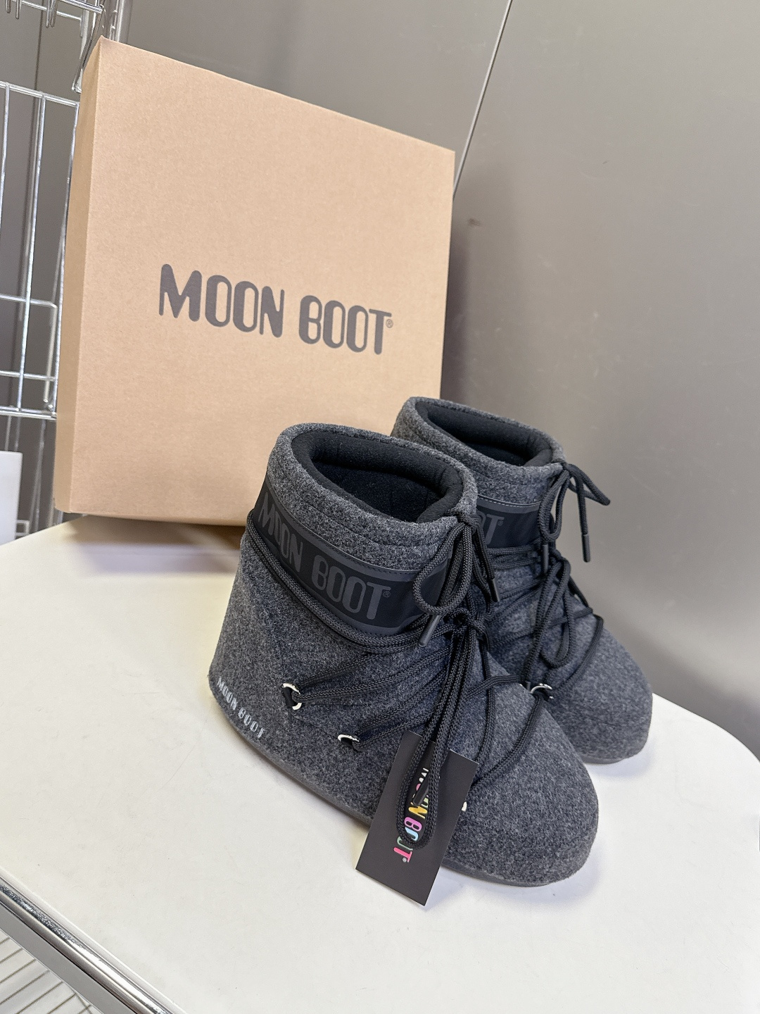 Moon Boot 秋冬最新款雪地靴 丑萌滑雪鞋超多明星网红种草 秋冬滑雪必备款 现在有一款更另类的雪地