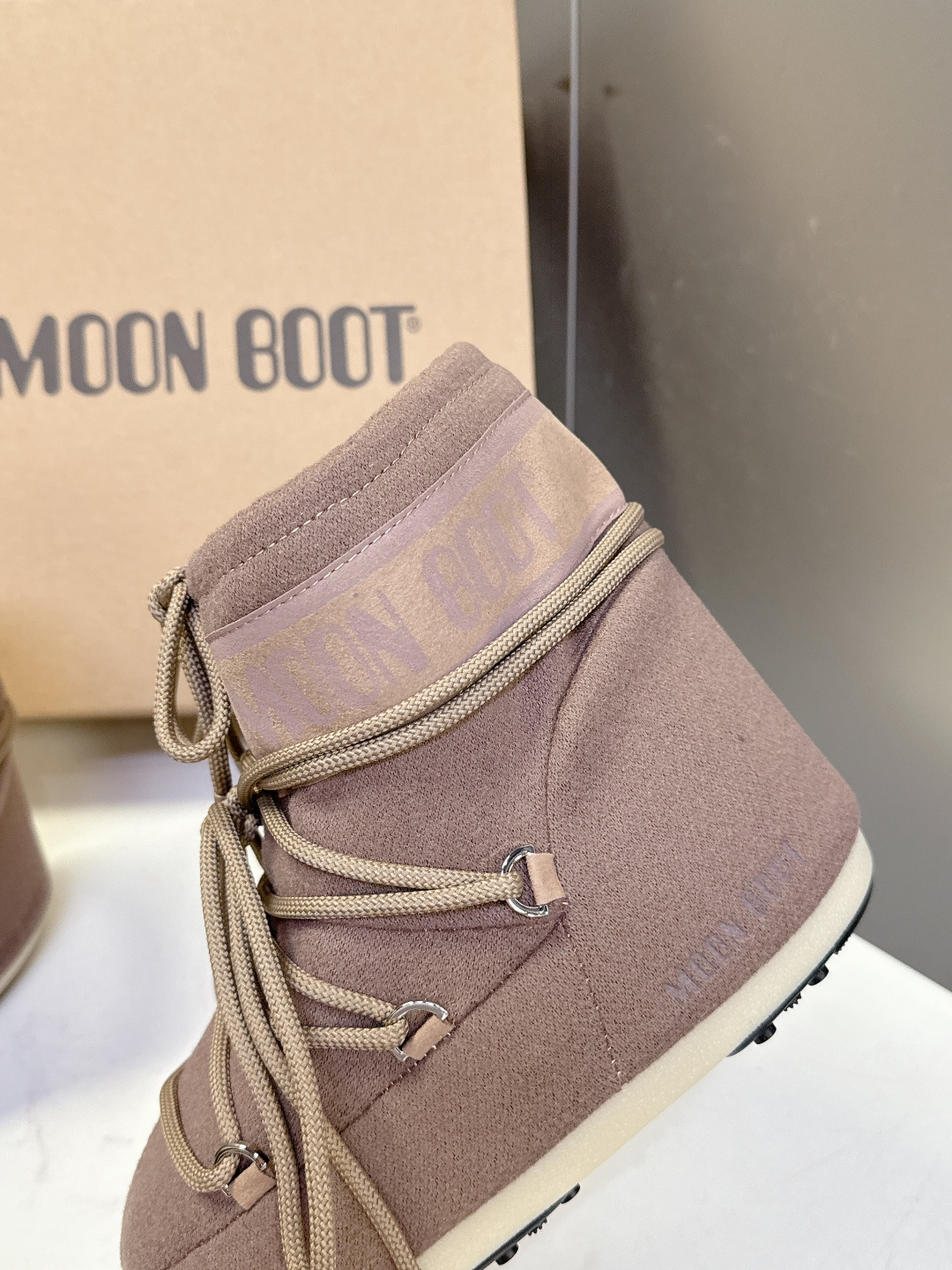 Moon Boot 秋冬最新款雪地靴 丑萌滑雪鞋超多明星网红种草 秋冬滑雪必备款 现在有一款更另类的雪地