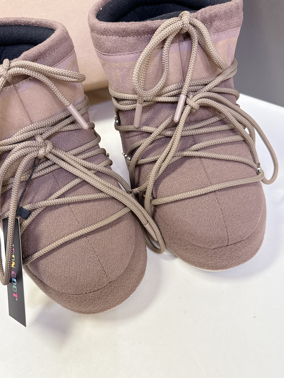 Moon Boot 秋冬最新款雪地靴 丑萌滑雪鞋超多明星网红种草 秋冬滑雪必备款 现在有一款更另类的雪地