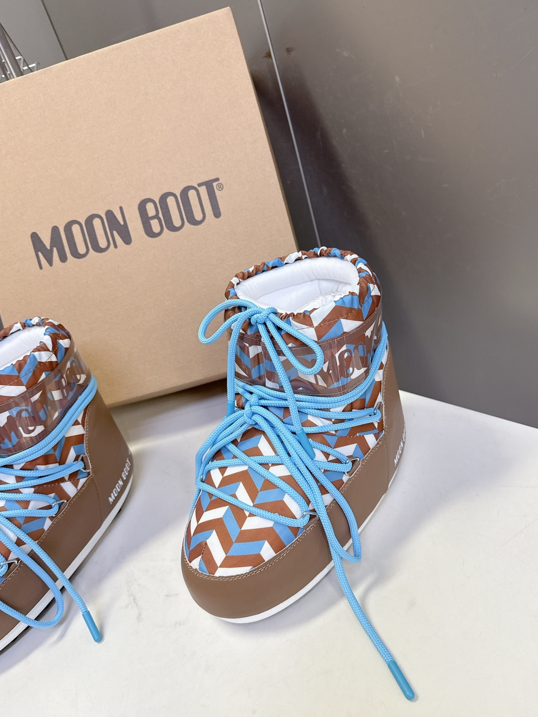 Moon Boot 秋冬最新款雪地靴 丑萌滑雪鞋超多明星网红种草 秋冬滑雪必备款 现在有一款更另类的雪地