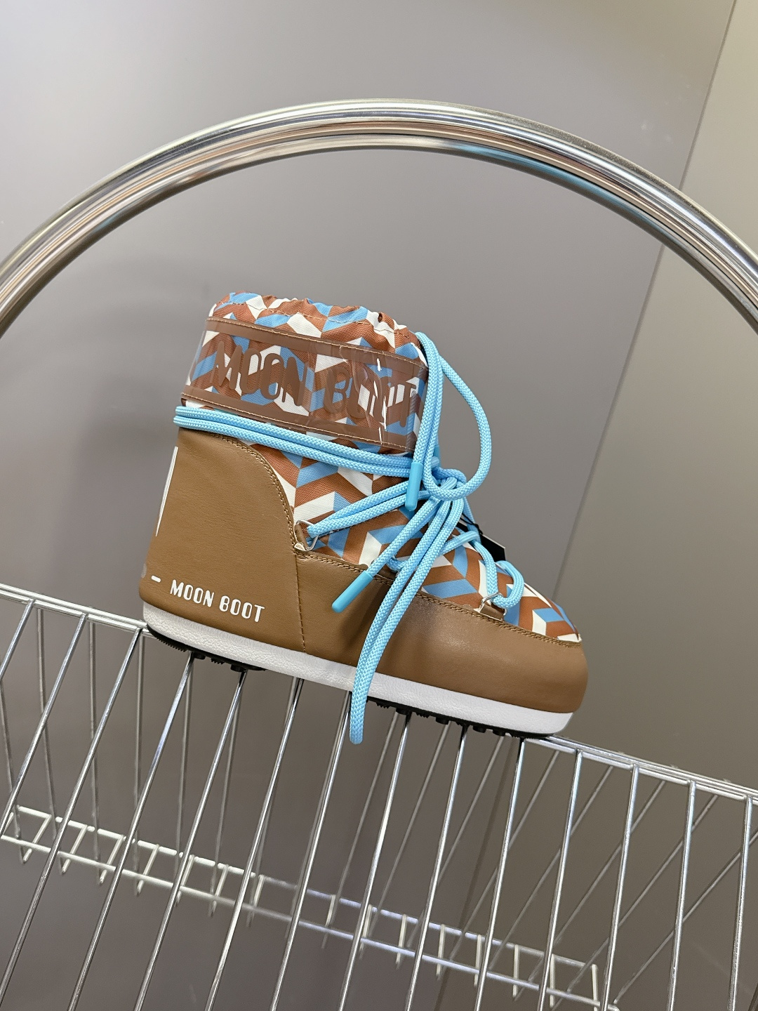 Moon Boot 秋冬最新款雪地靴 丑萌滑雪鞋超多明星网红种草 秋冬滑雪必备款 现在有一款更另类的雪地