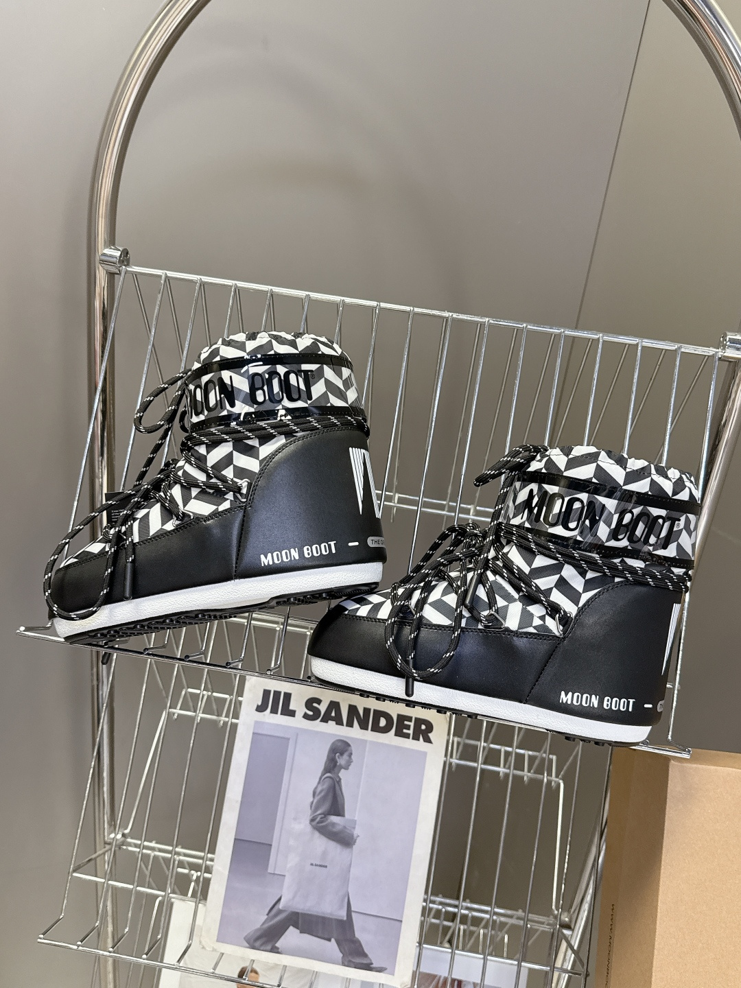 Moon Boot 秋冬最新款雪地靴 丑萌滑雪鞋超多明星网红种草 秋冬滑雪必备款 现在有一款更另类的雪地