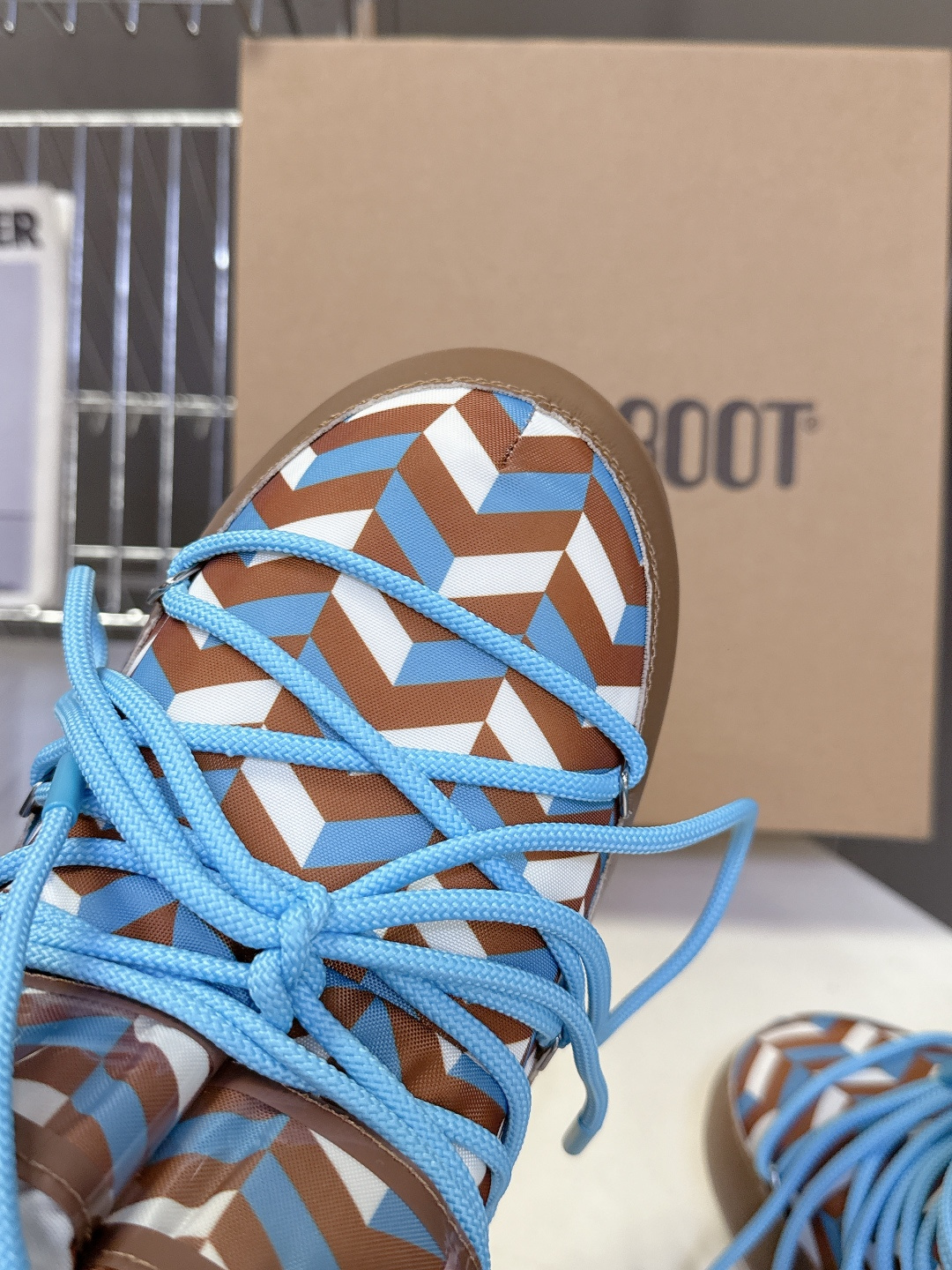 Moon Boot 秋冬最新款雪地靴 丑萌滑雪鞋超多明星网红种草 秋冬滑雪必备款 现在有一款更另类的雪地