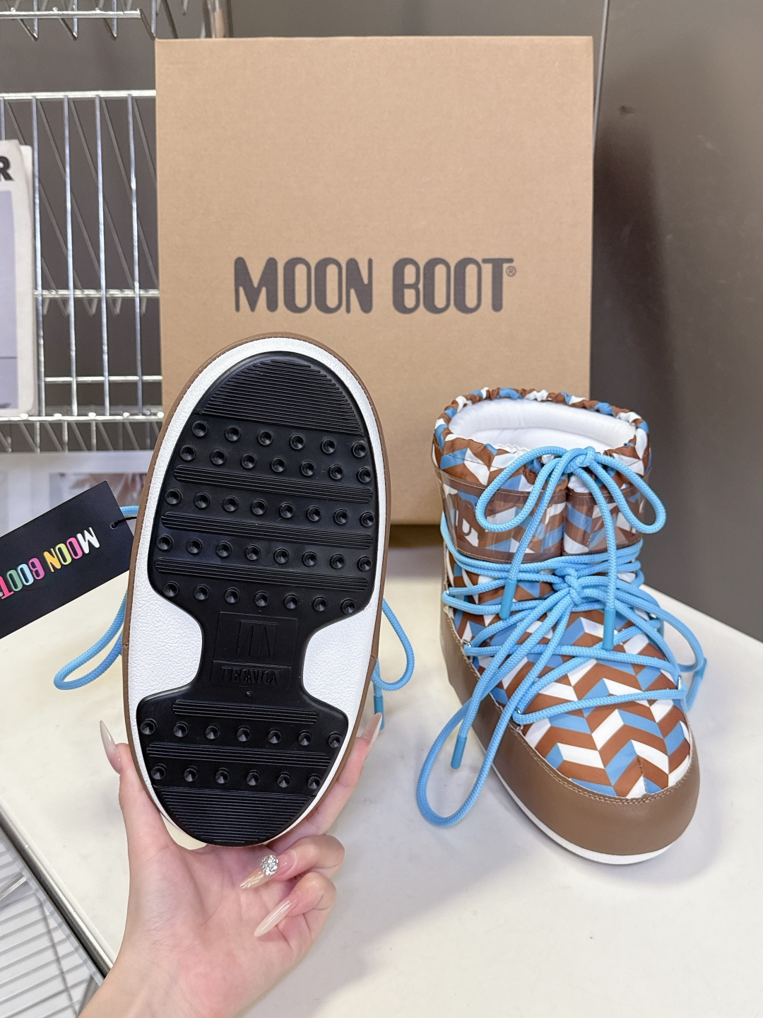 Moon Boot 秋冬最新款雪地靴 丑萌滑雪鞋超多明星网红种草 秋冬滑雪必备款 现在有一款更另类的雪地