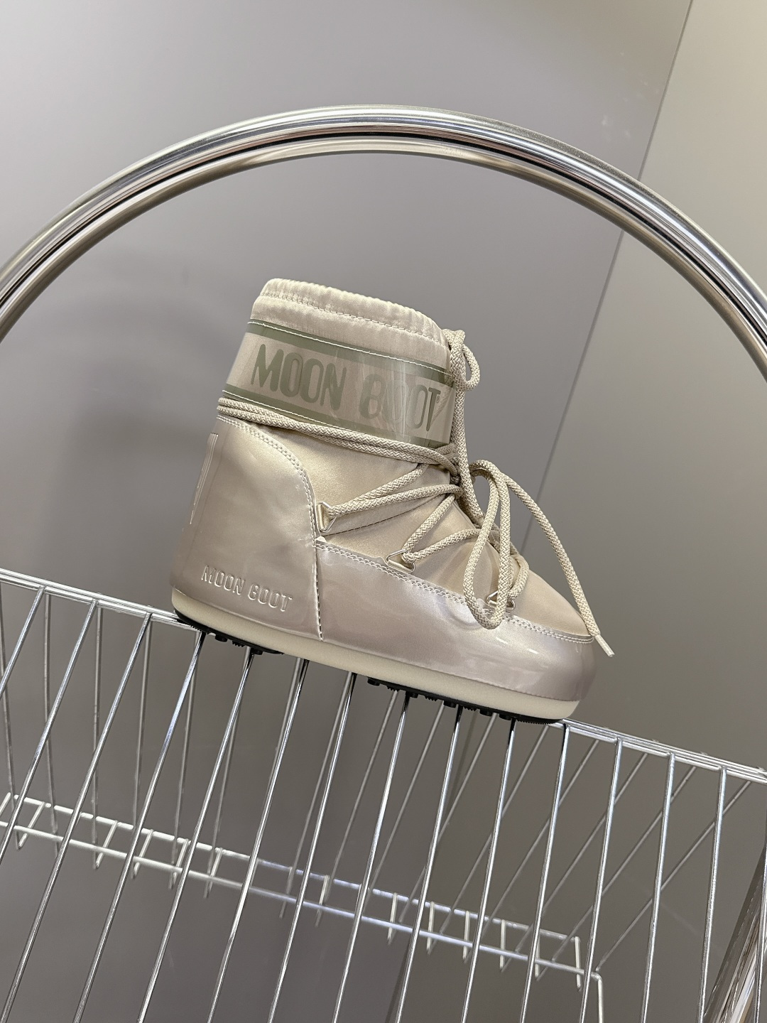 Moon Boot 秋冬最新款雪地靴 丑萌滑雪鞋超多明星网红种草 秋冬滑雪必备款 现在有一款更另类的雪地