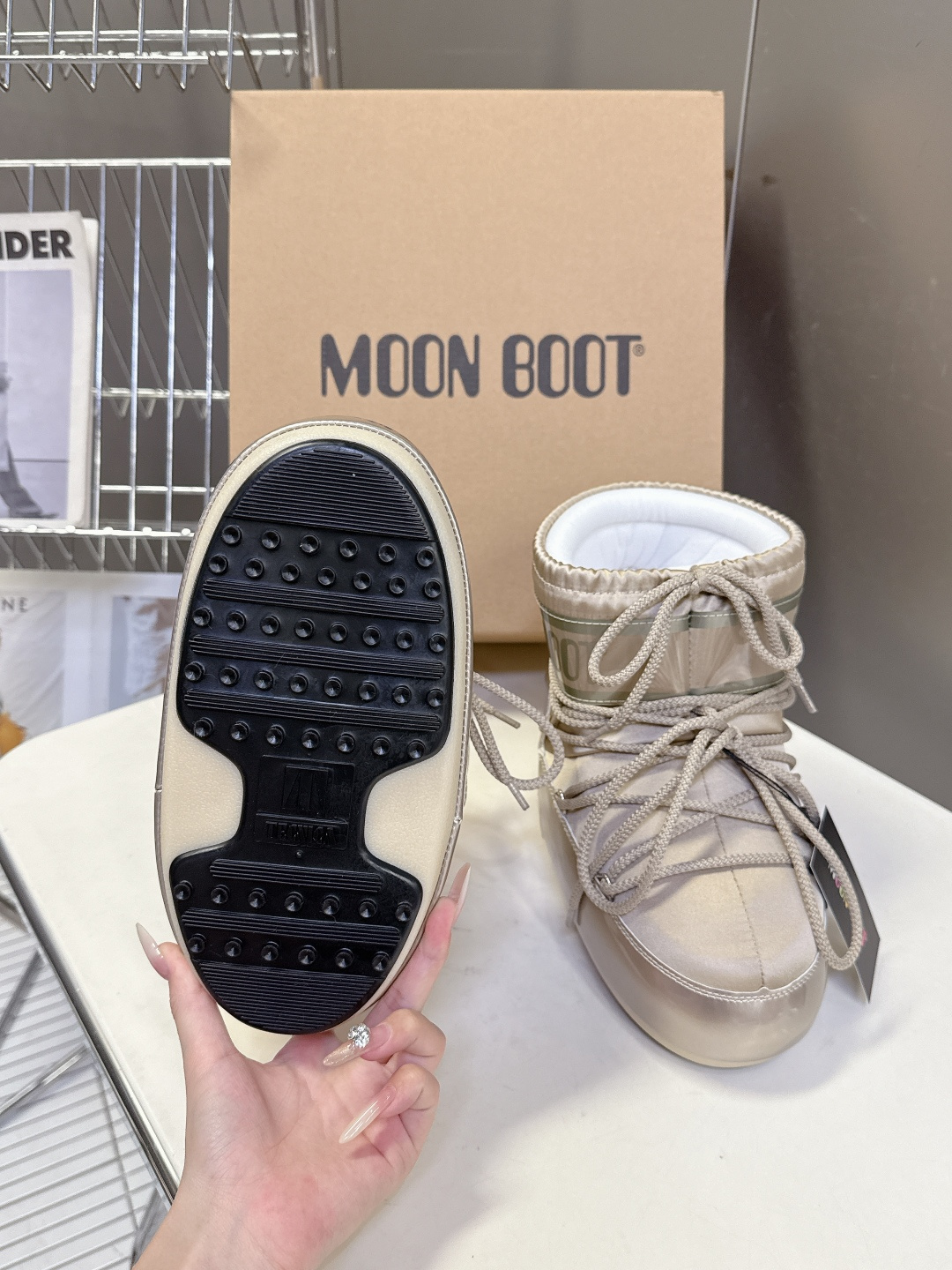 Moon Boot 秋冬最新款雪地靴 丑萌滑雪鞋超多明星网红种草 秋冬滑雪必备款 现在有一款更另类的雪地