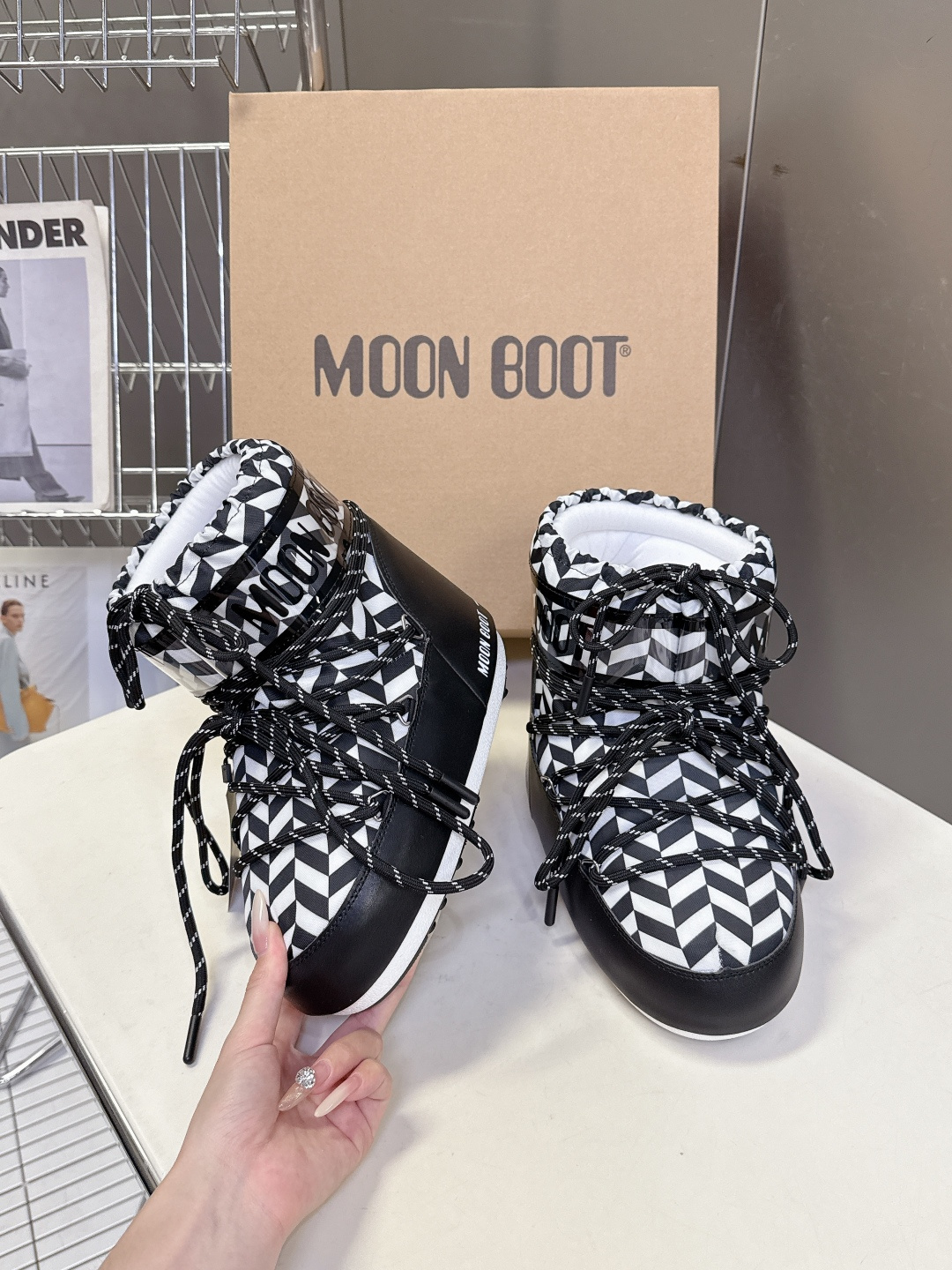 Moon Boot 秋冬最新款雪地靴 丑萌滑雪鞋超多明星网红种草 秋冬滑雪必备款 现在有一款更另类的雪地